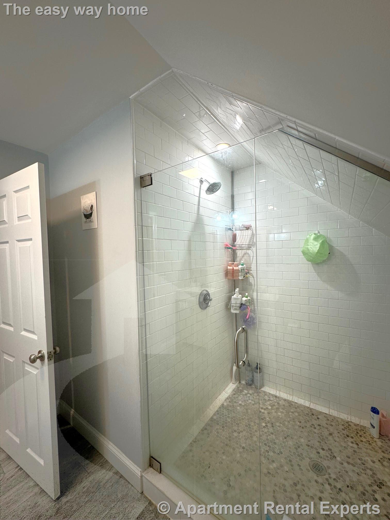 8 Bradford Ave, Tufts