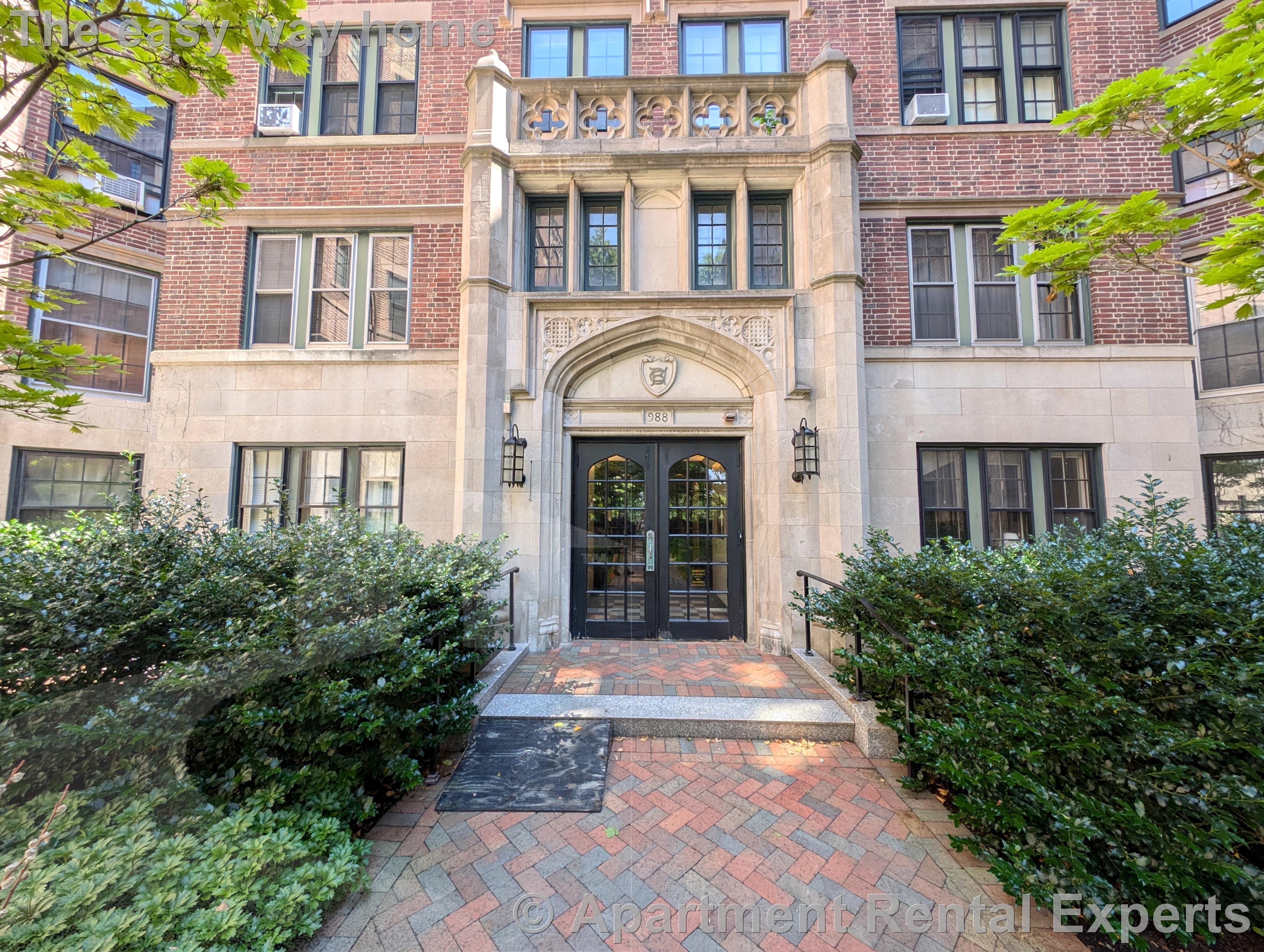 988 Memorial Dr, Harvard Square