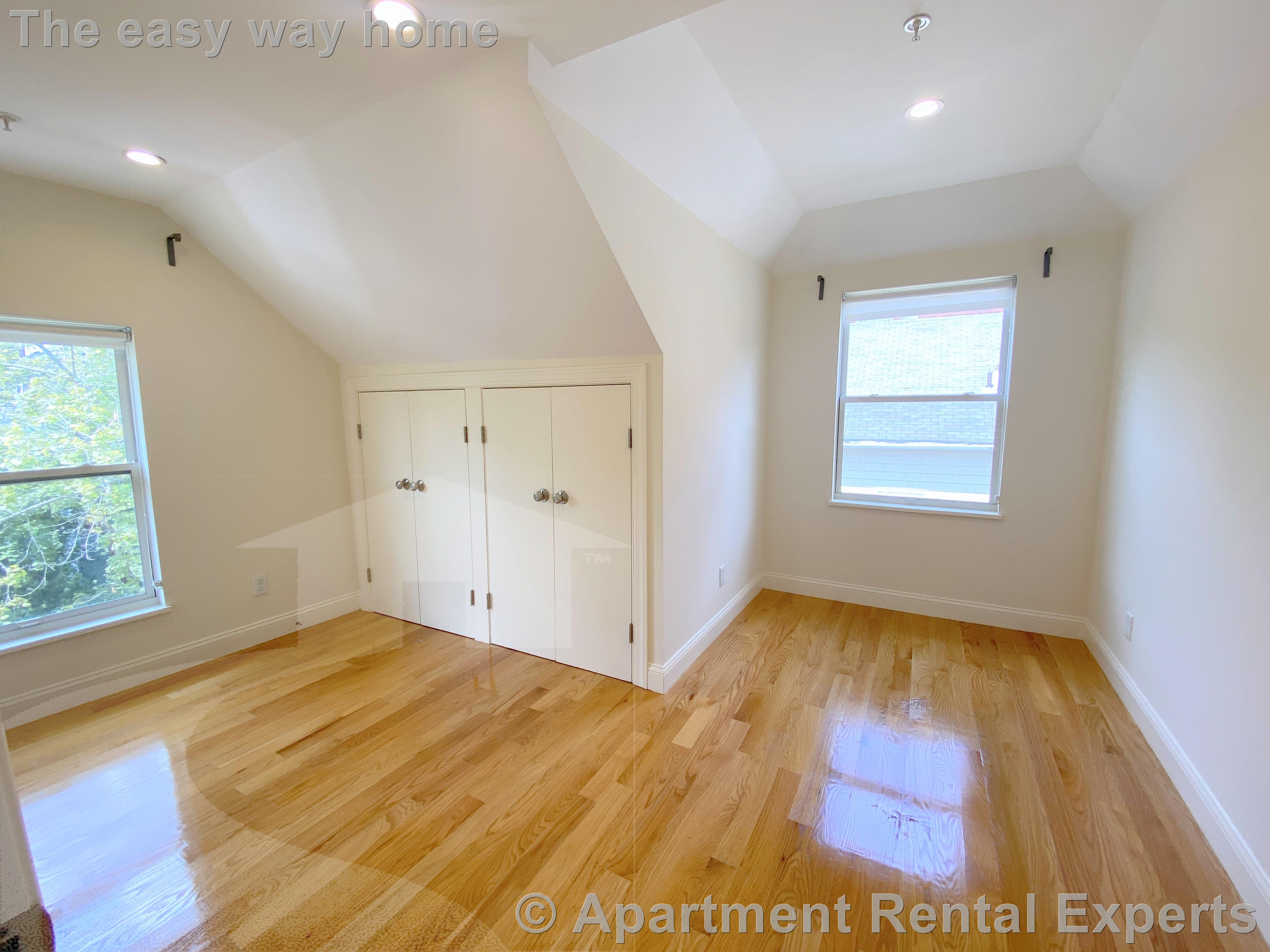 379 Harvard St, Harvard Square