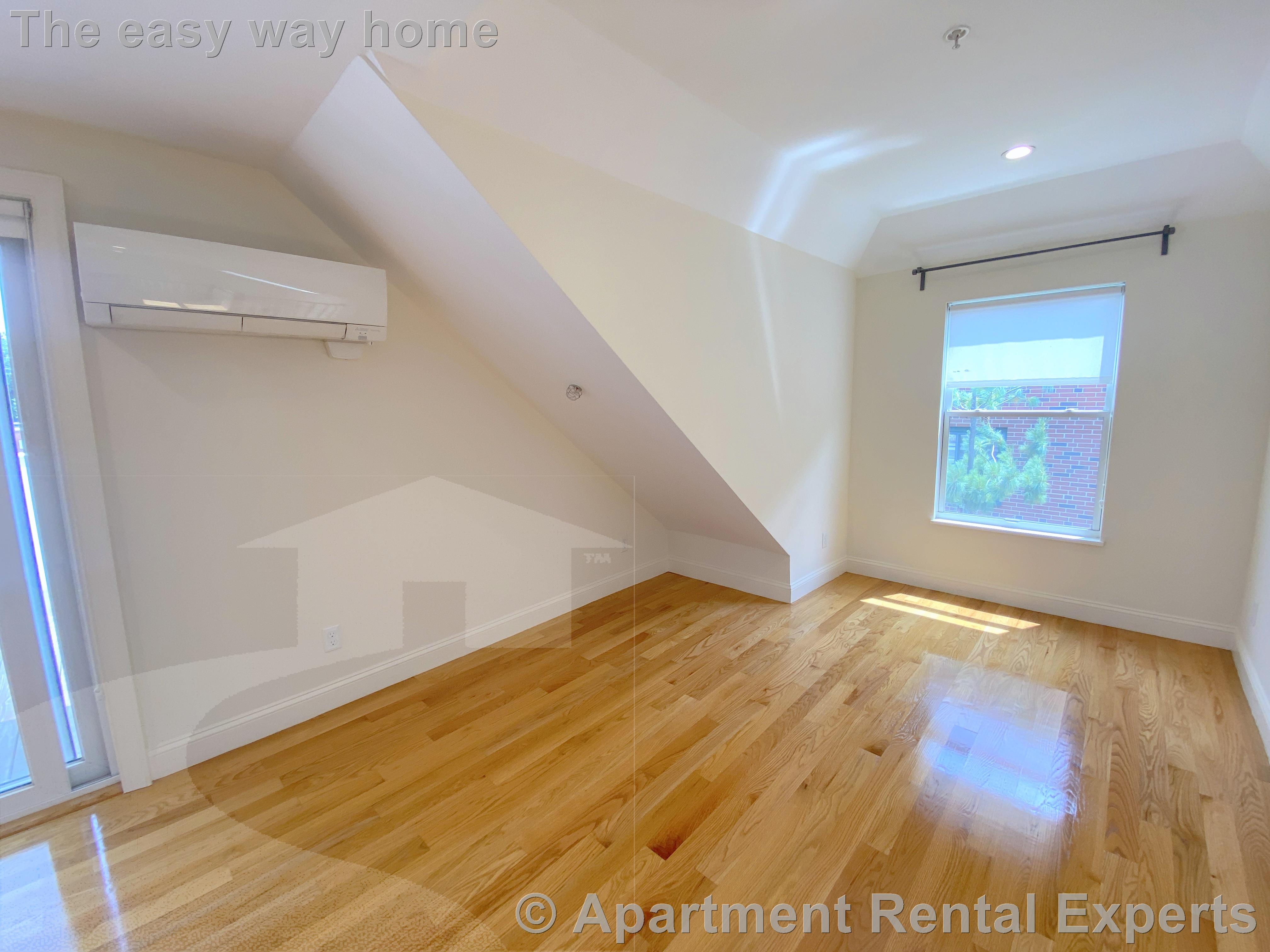 379 Harvard St, Harvard Square