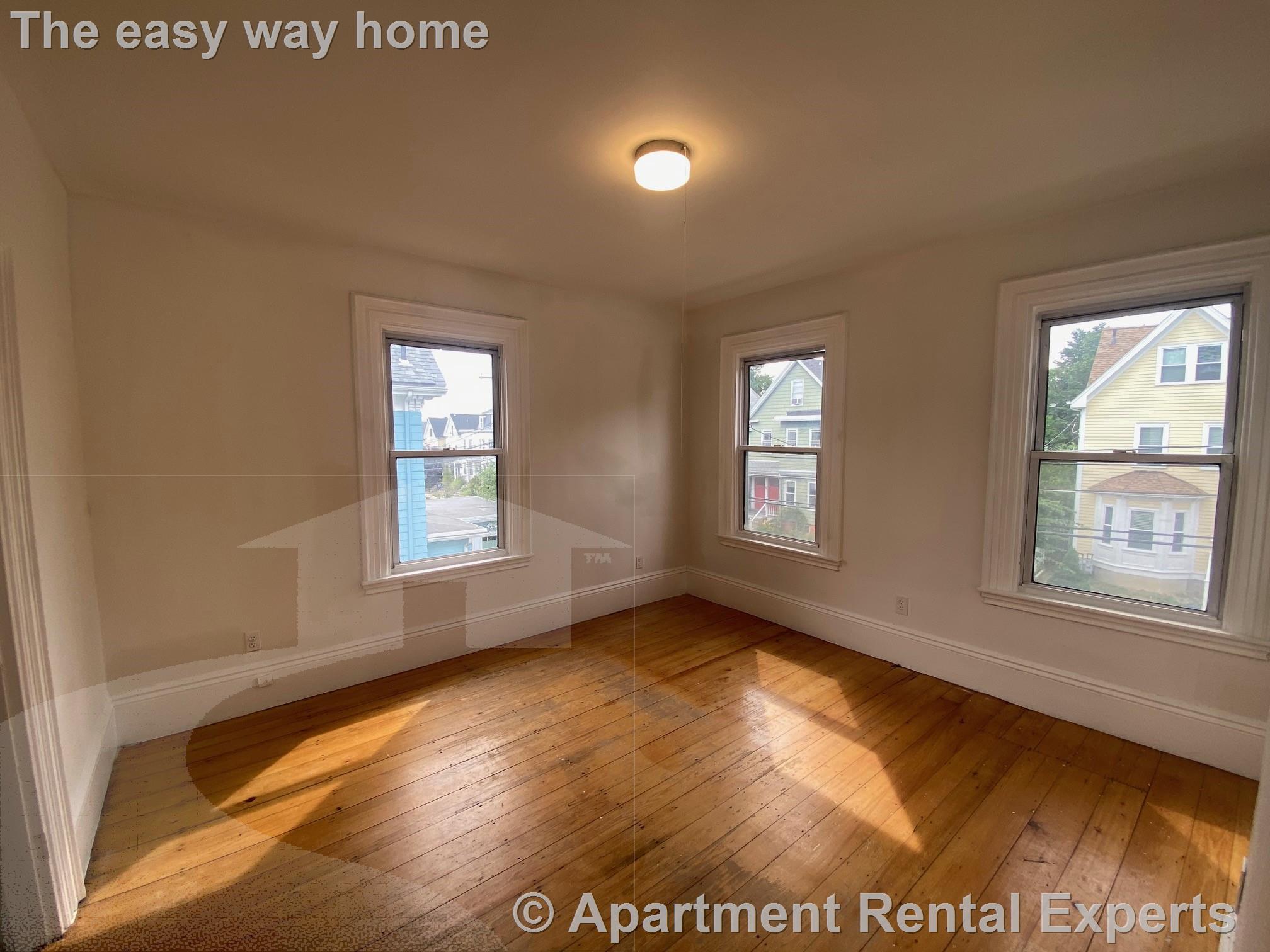 33 Cedar St, Davis Square