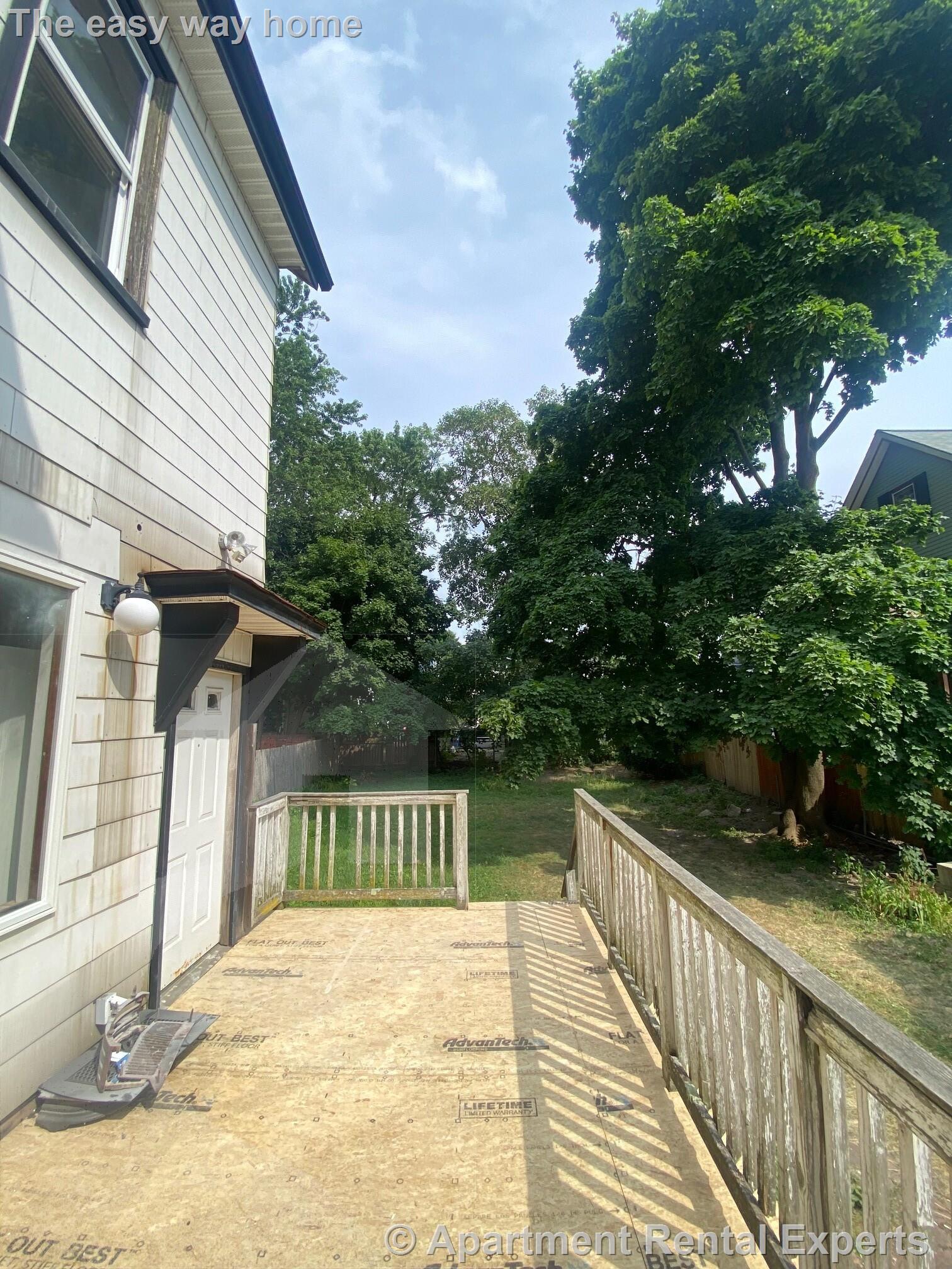 33 Cedar St, Davis Square