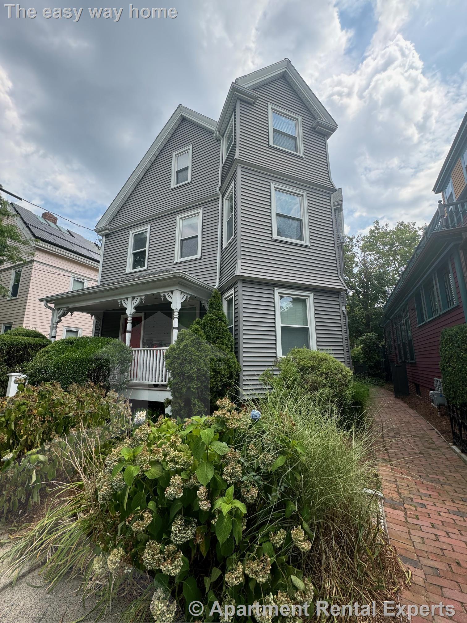 18 Russell St, Davis Square