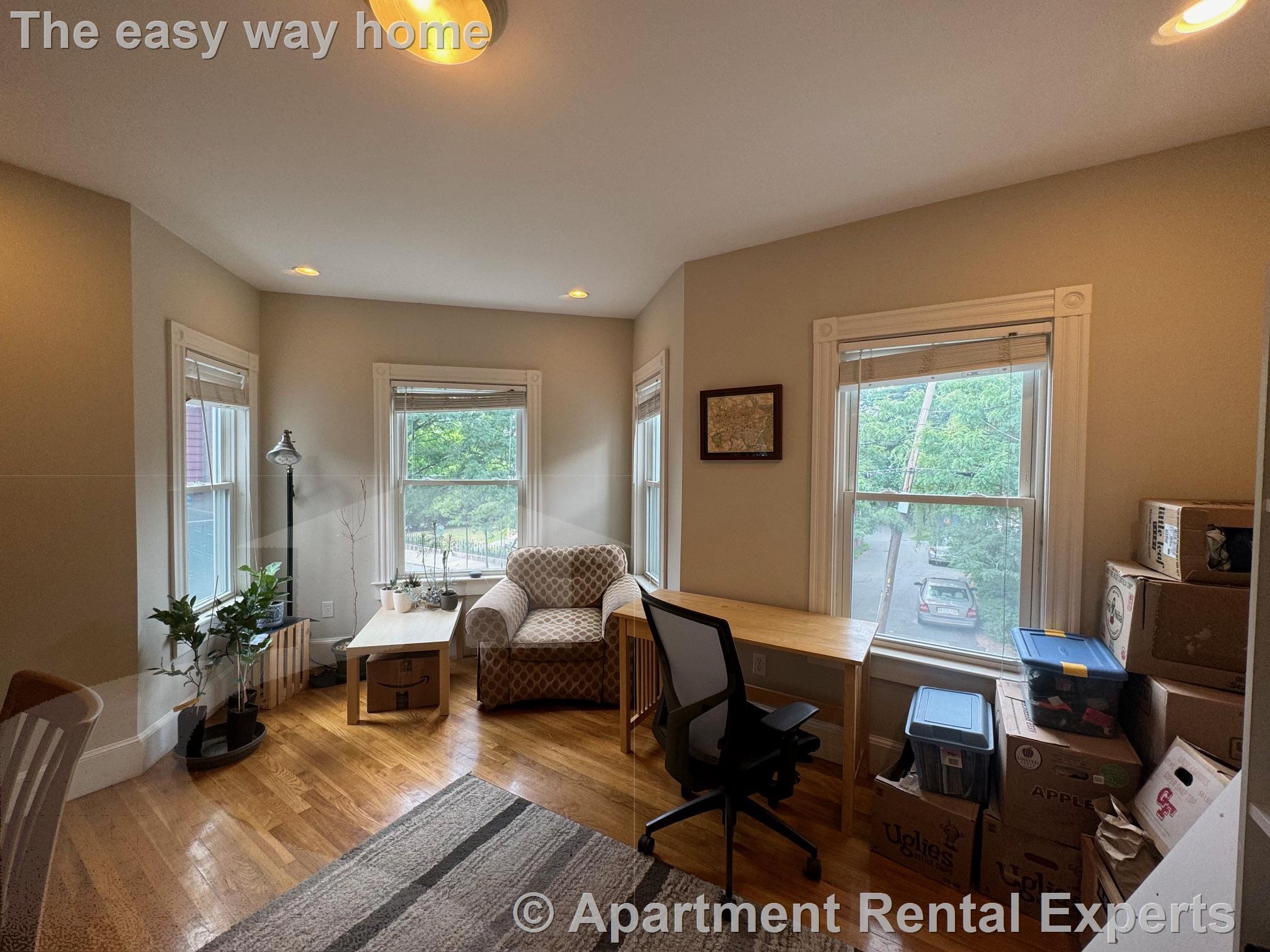 18 Russell St, Davis Square