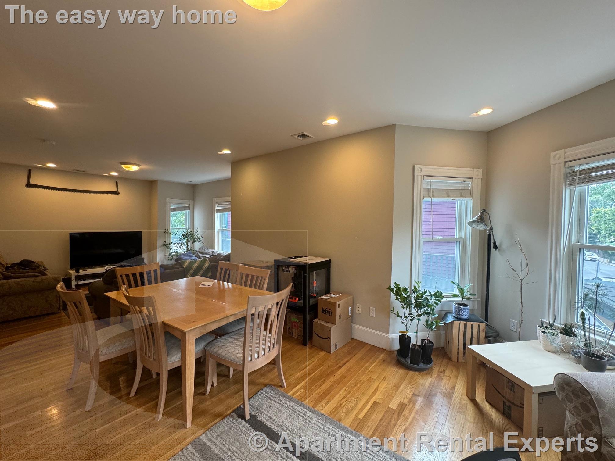 18 Russell St, Davis Square