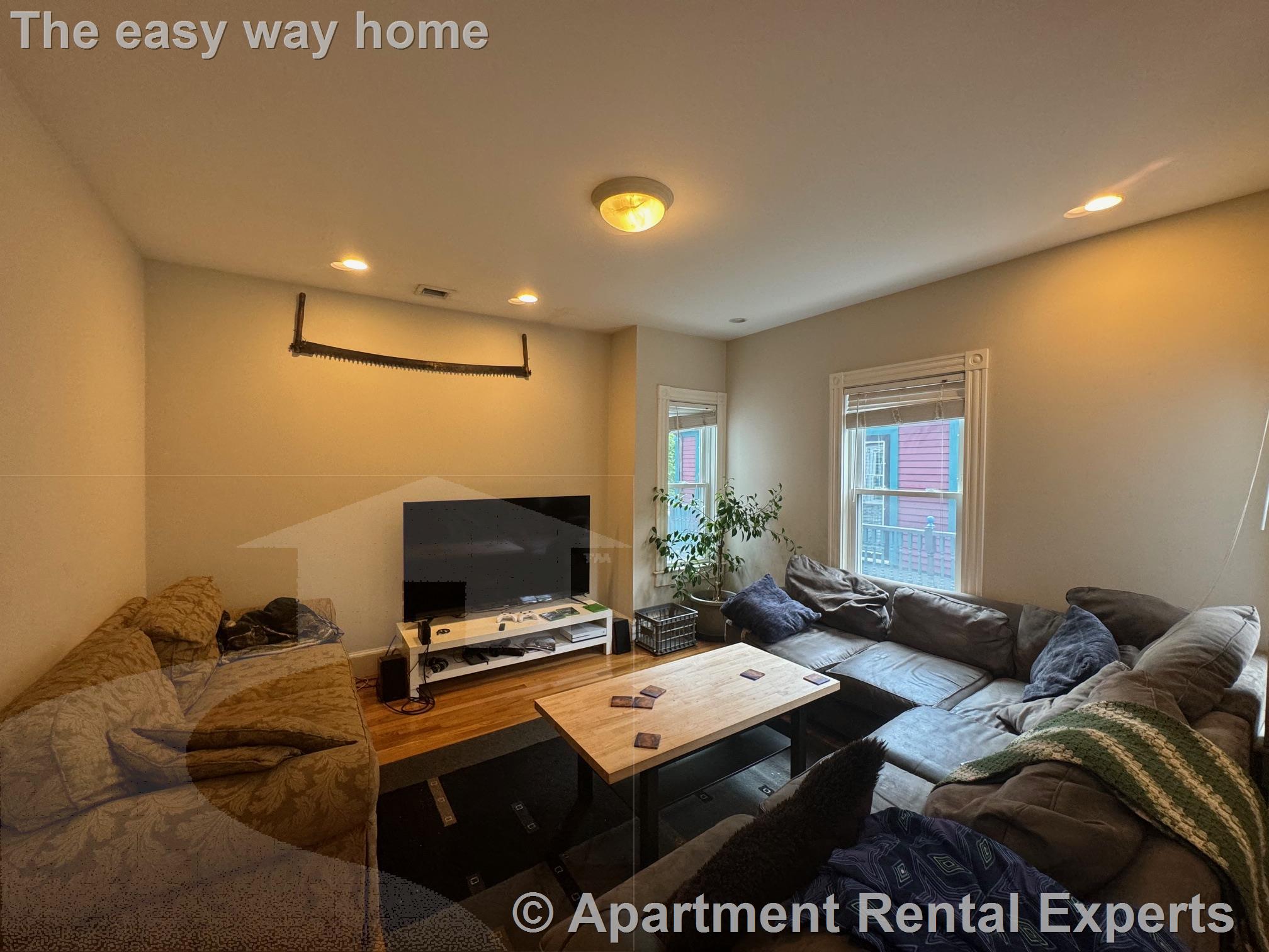 18 Russell St, Davis Square