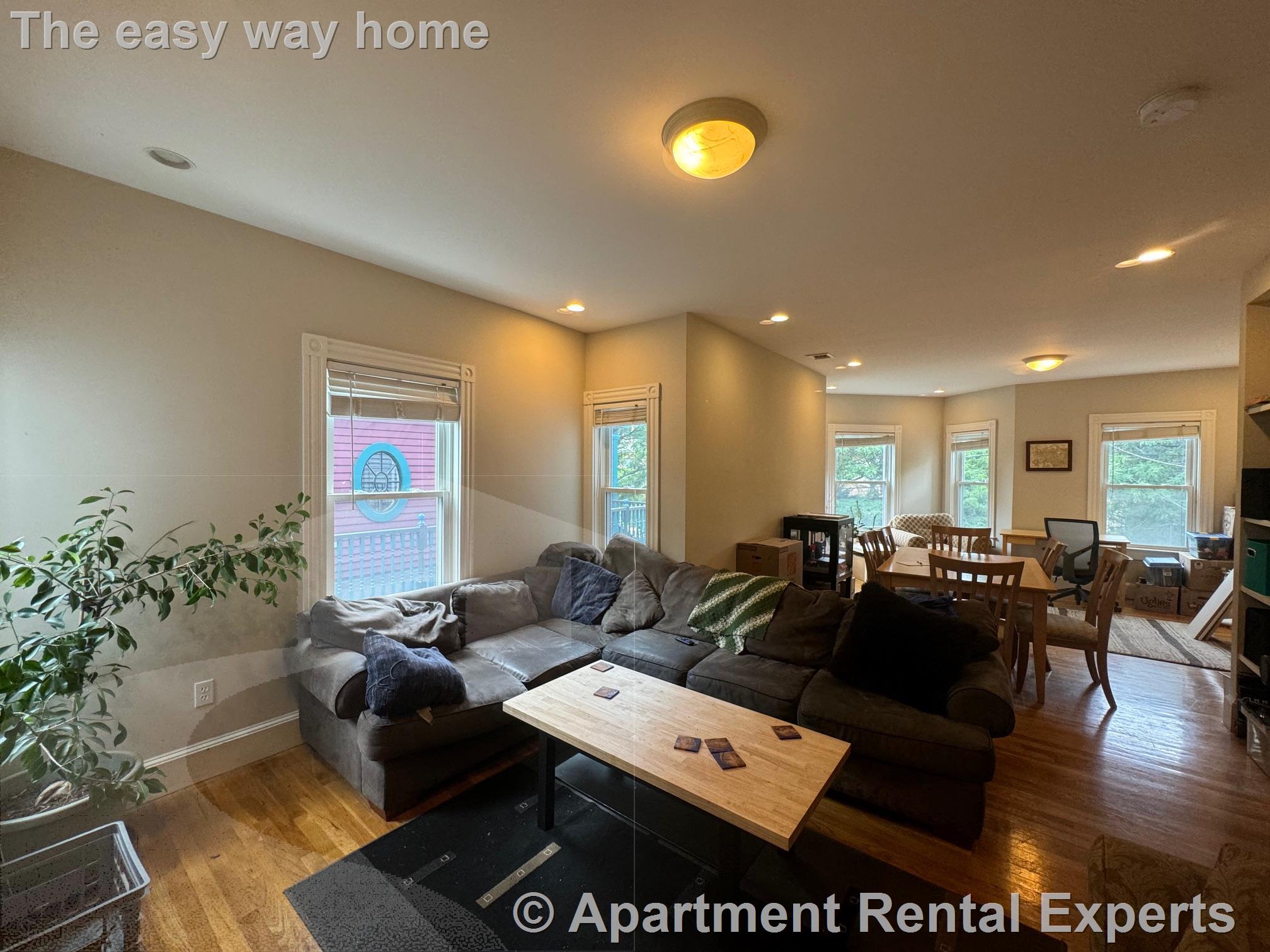 18 Russell St, Davis Square