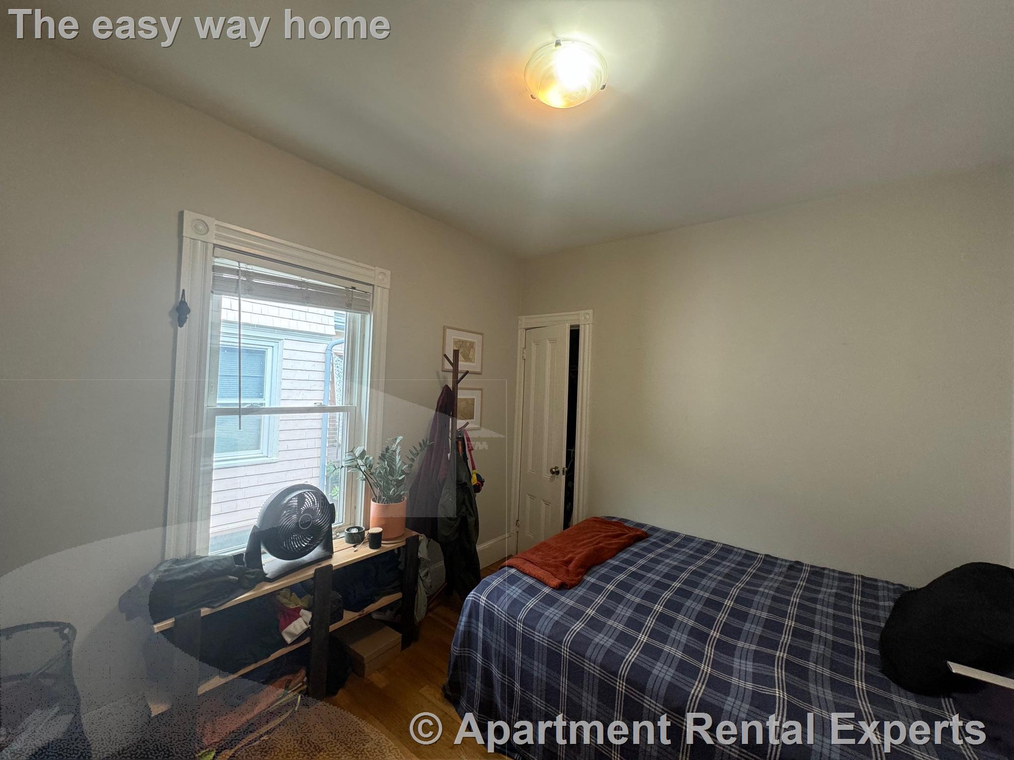 18 Russell St, Davis Square