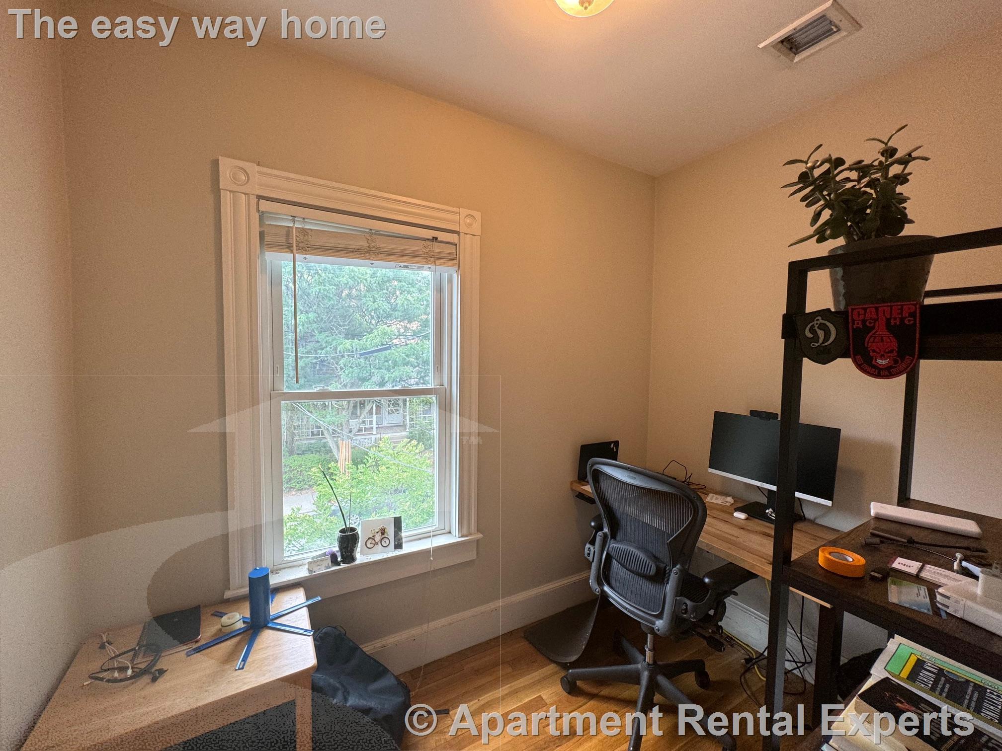 18 Russell St, Davis Square