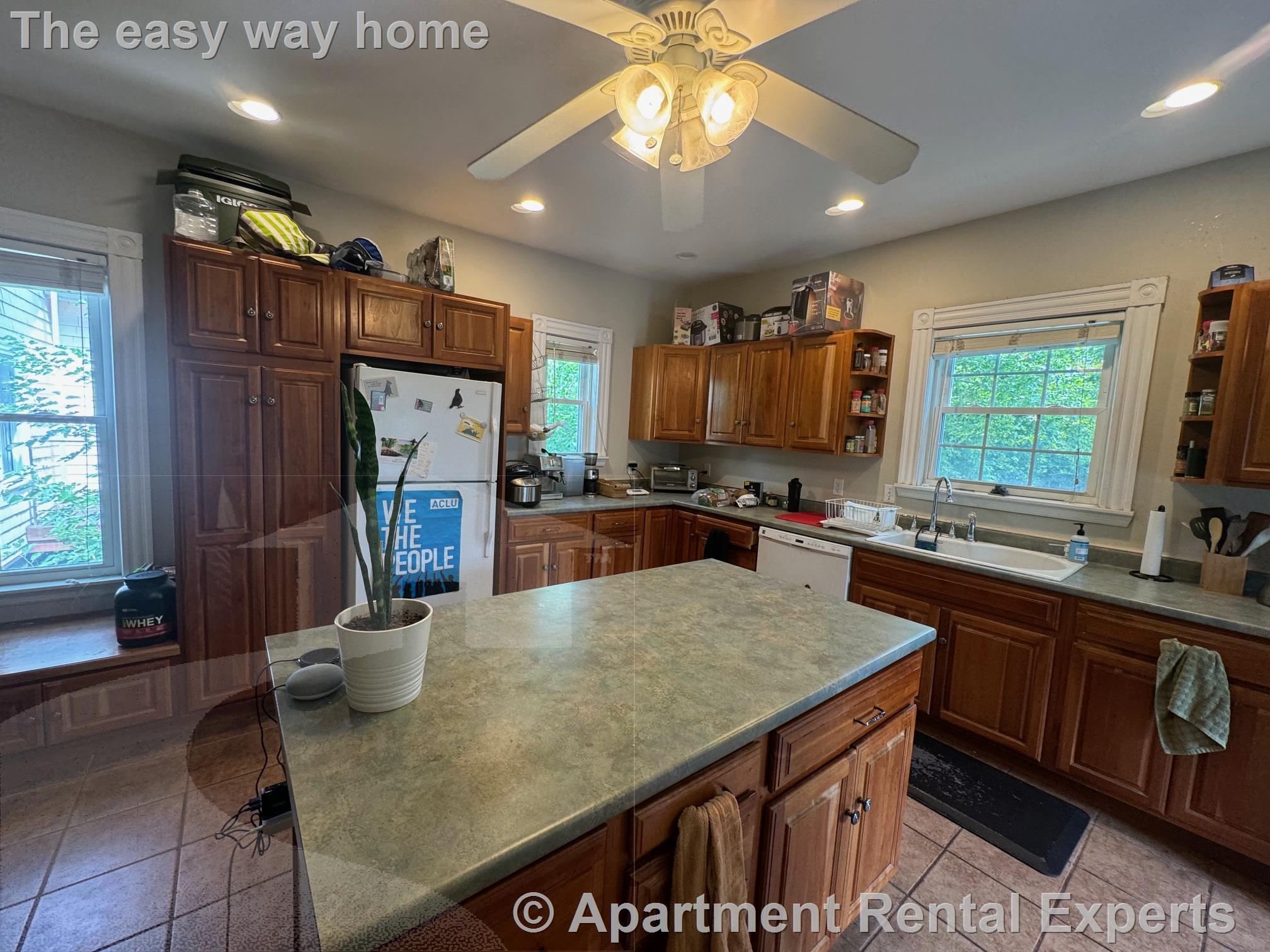 18 Russell St, Davis Square