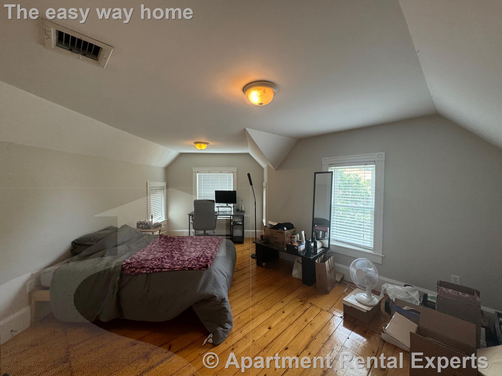 18 Russell St, Davis Square