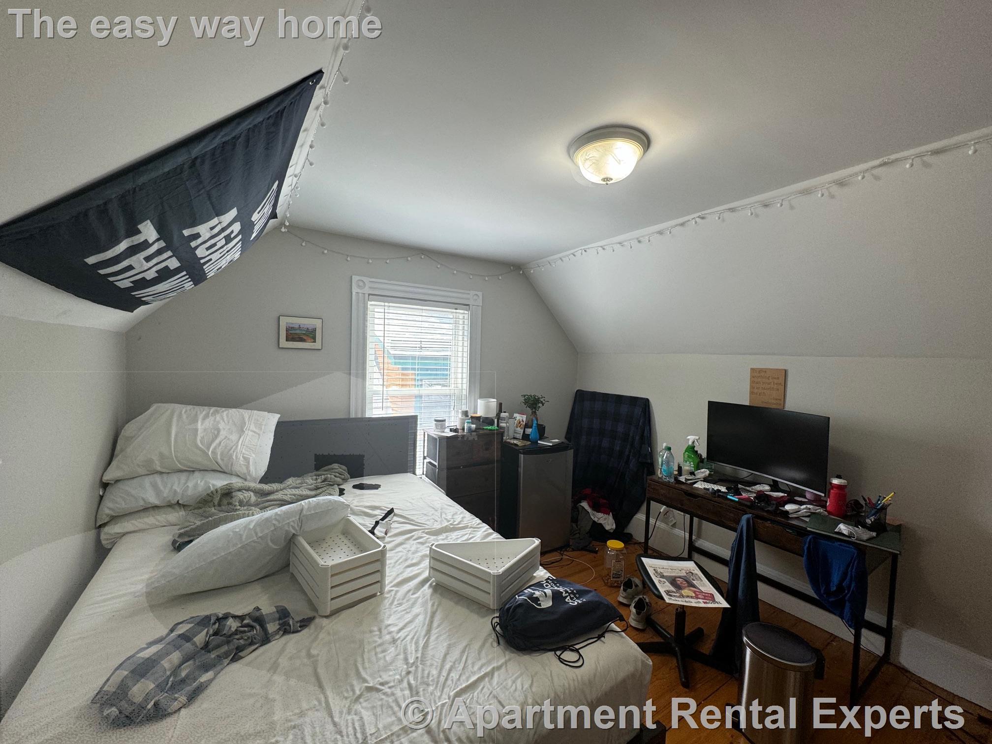 18 Russell St, Davis Square