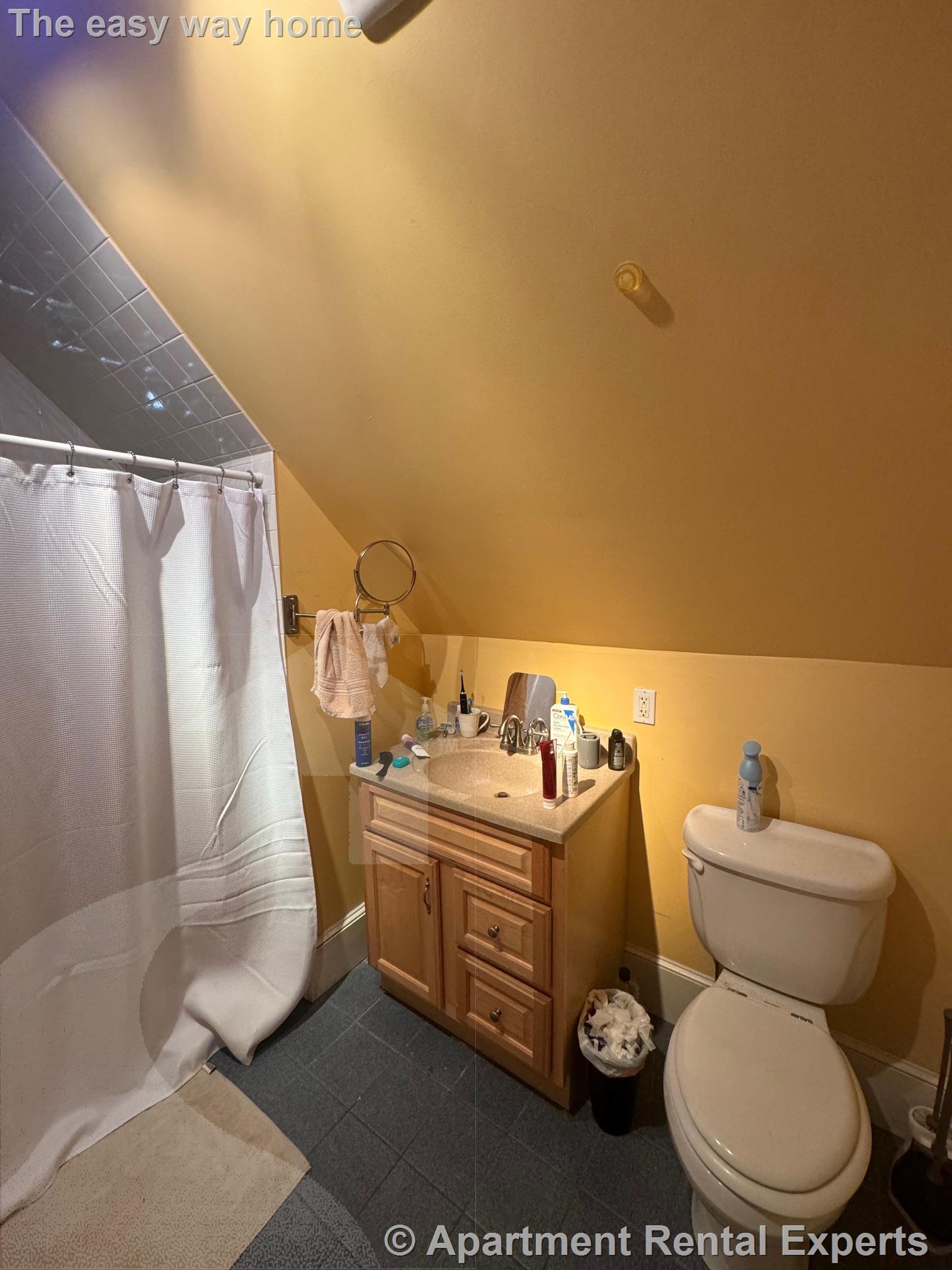 18 Russell St, Davis Square