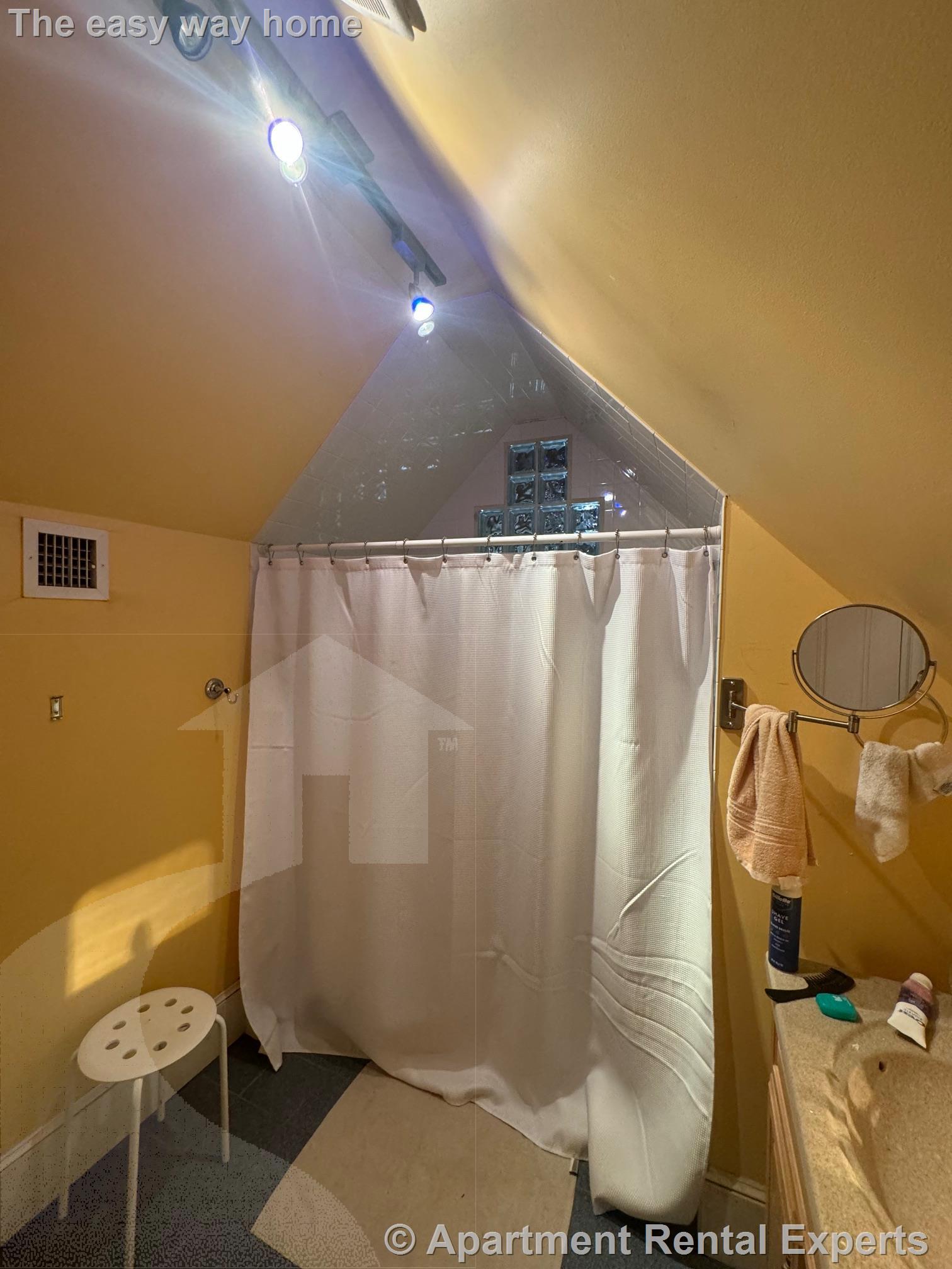 18 Russell St, Davis Square