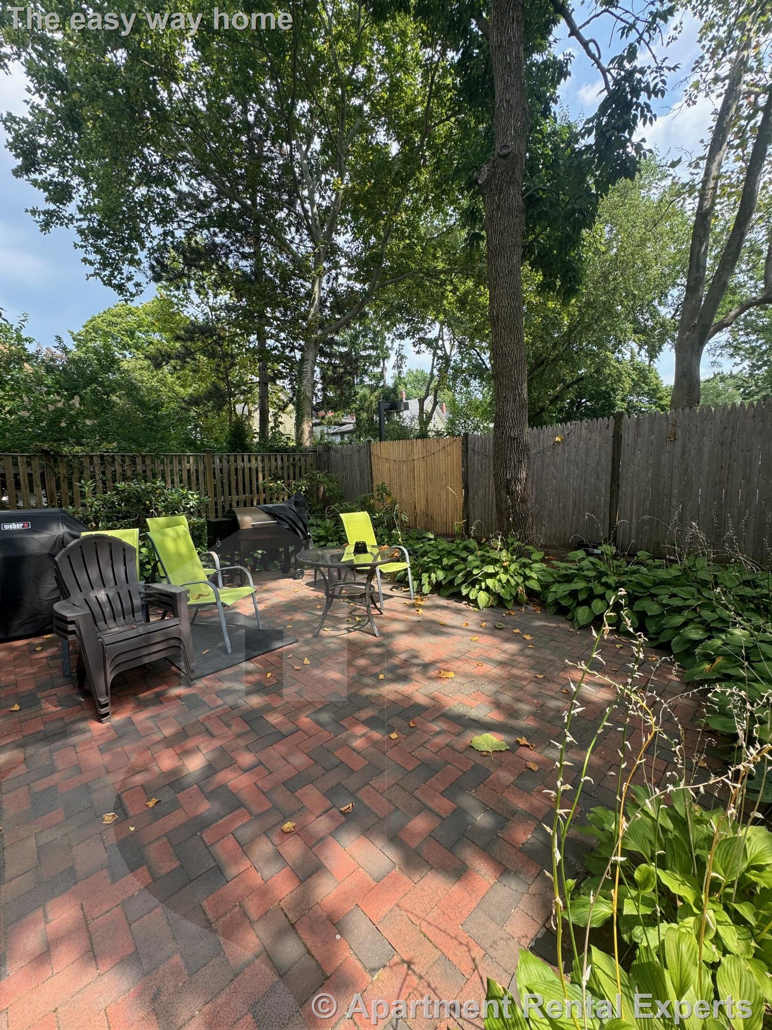 18 Russell St, Davis Square