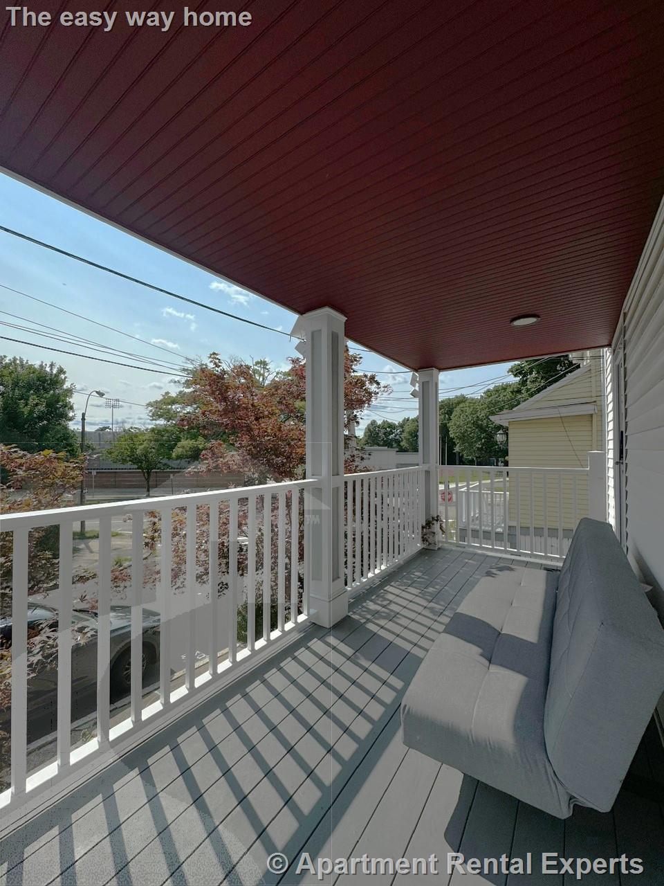 77 Fairfax St, Tufts