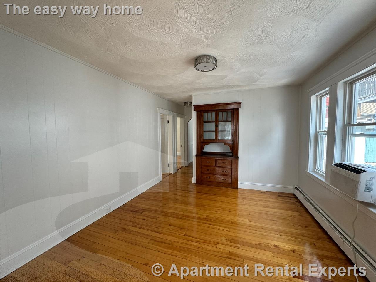 77 Fairfax St, Tufts