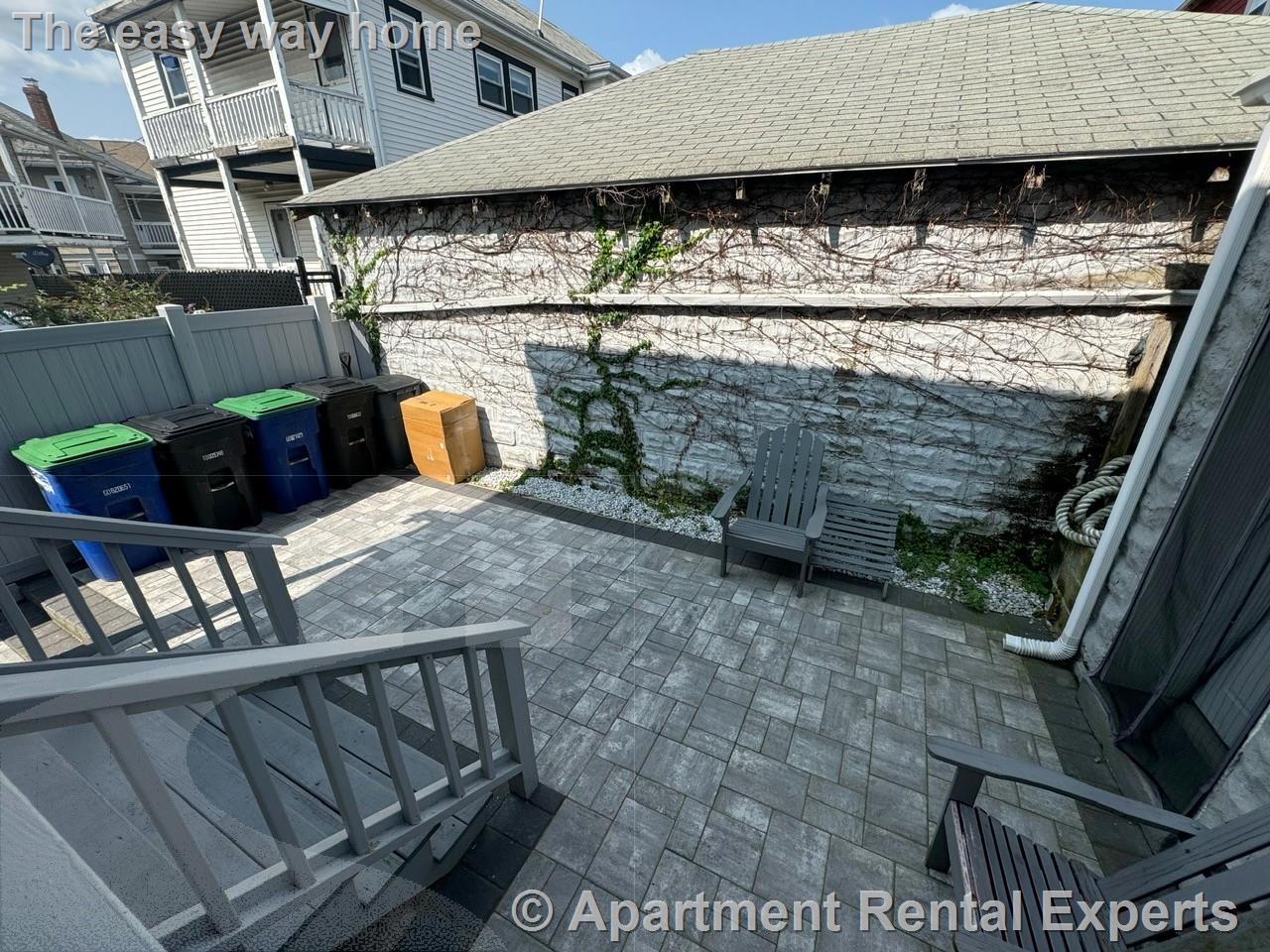 77 Fairfax St, Tufts