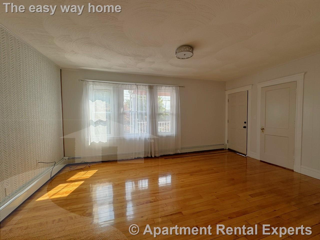 77 Fairfax St, Tufts