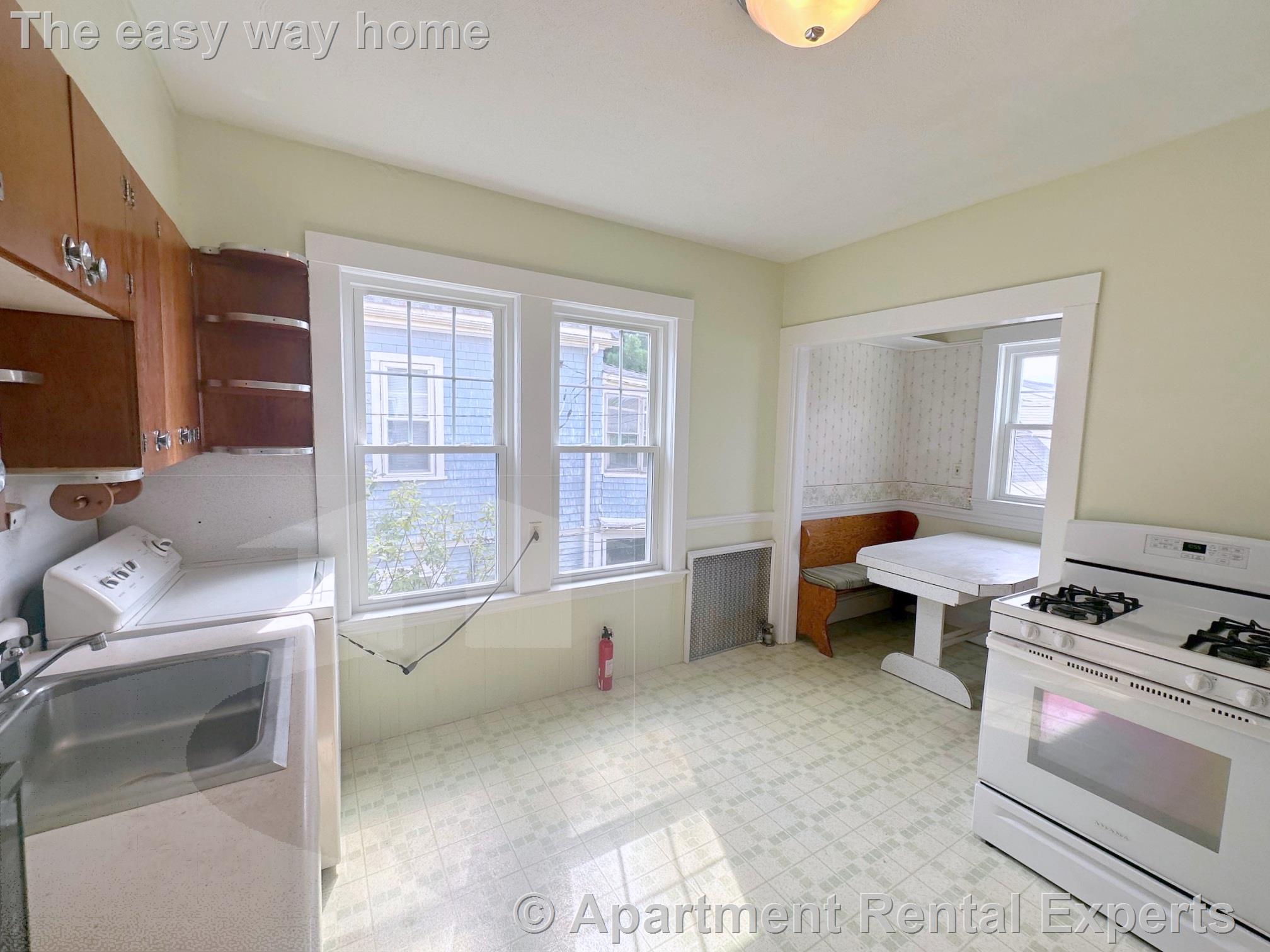 42 Whitfield Rd, Tufts