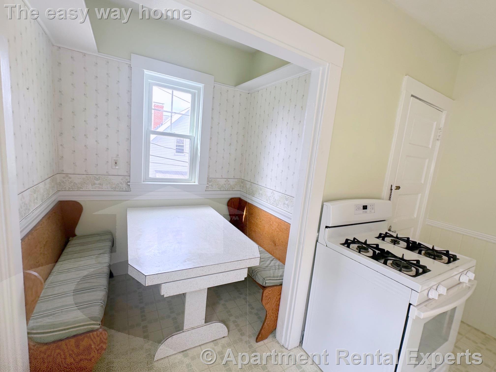 42 Whitfield Rd, Tufts