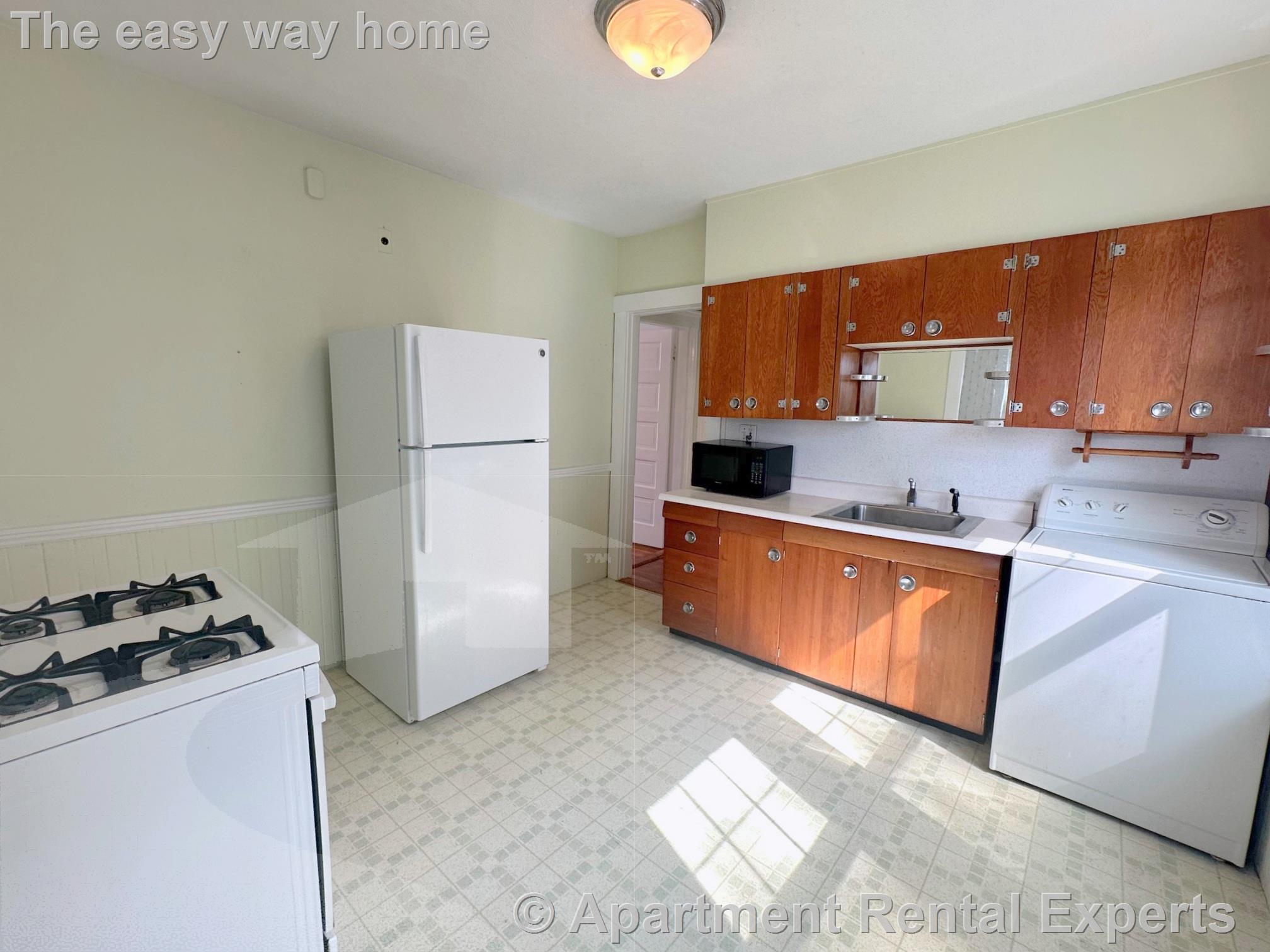 42 Whitfield Rd, Tufts