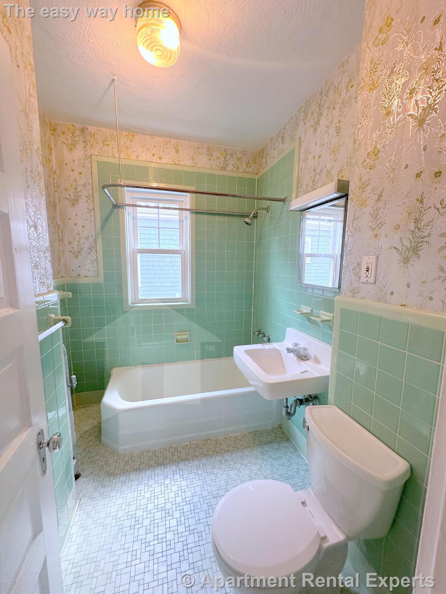 42 Whitfield Rd, Tufts