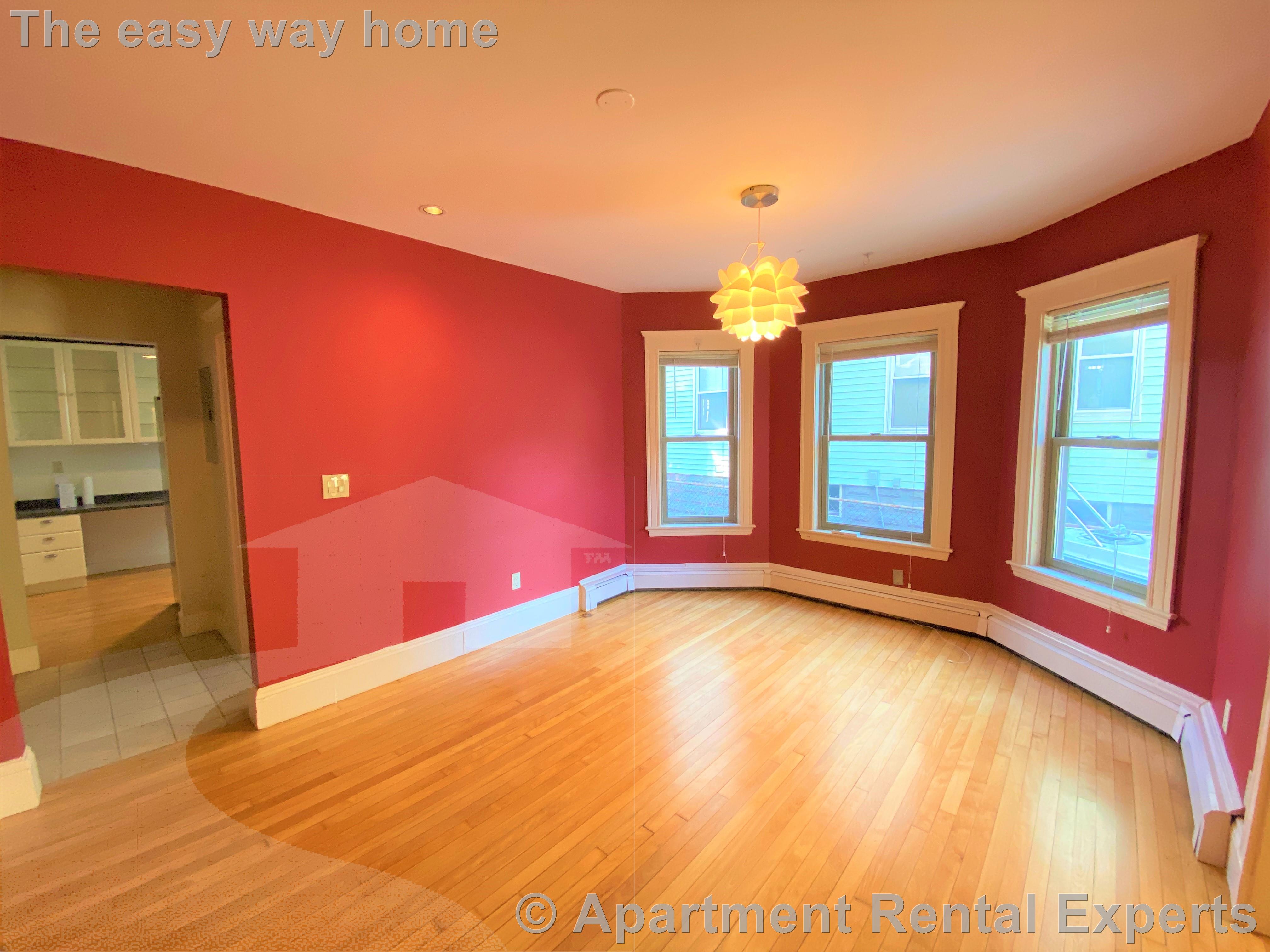 49 Russell Rd, Teele Square