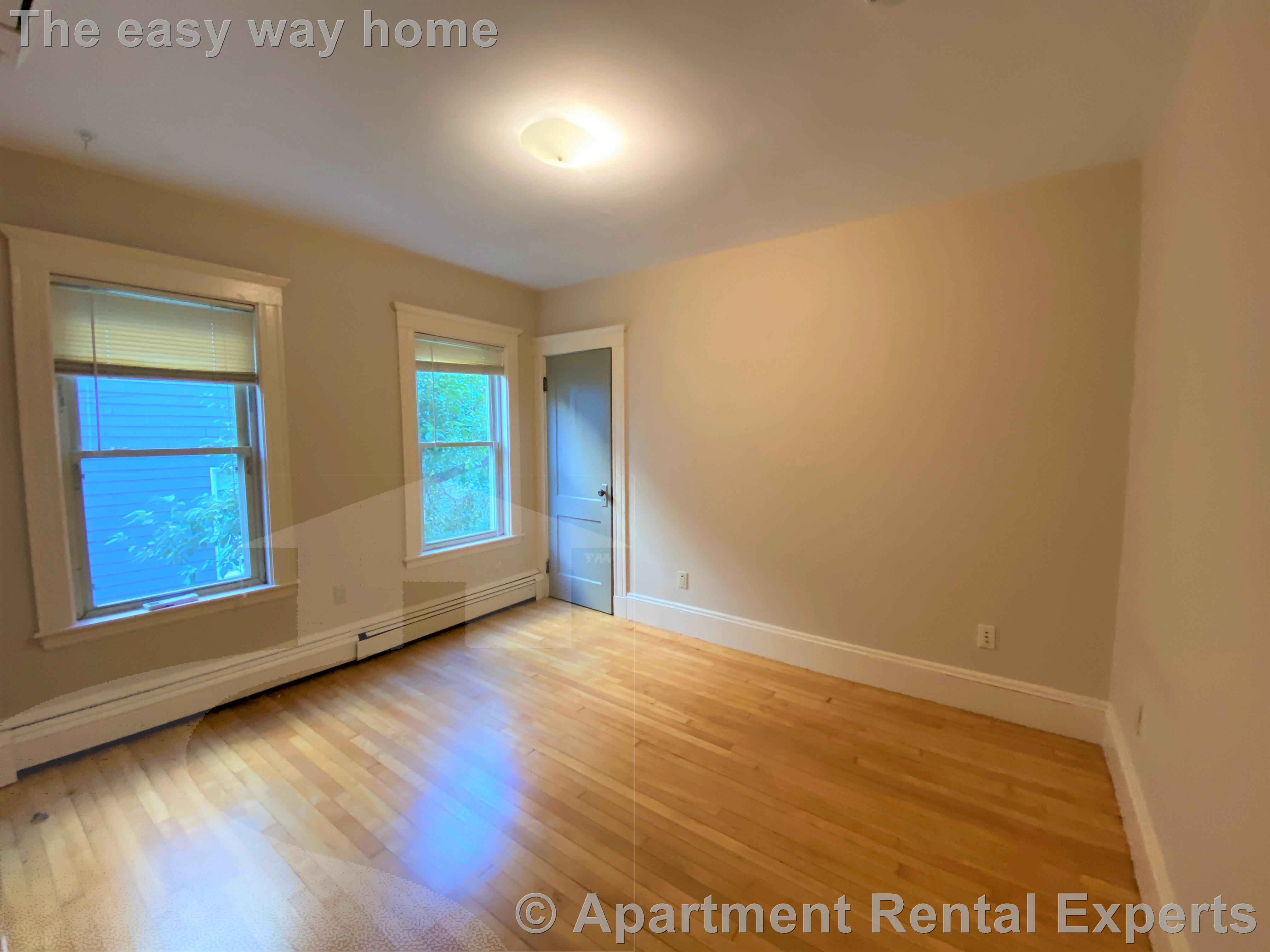 49 Russell Rd, Teele Square