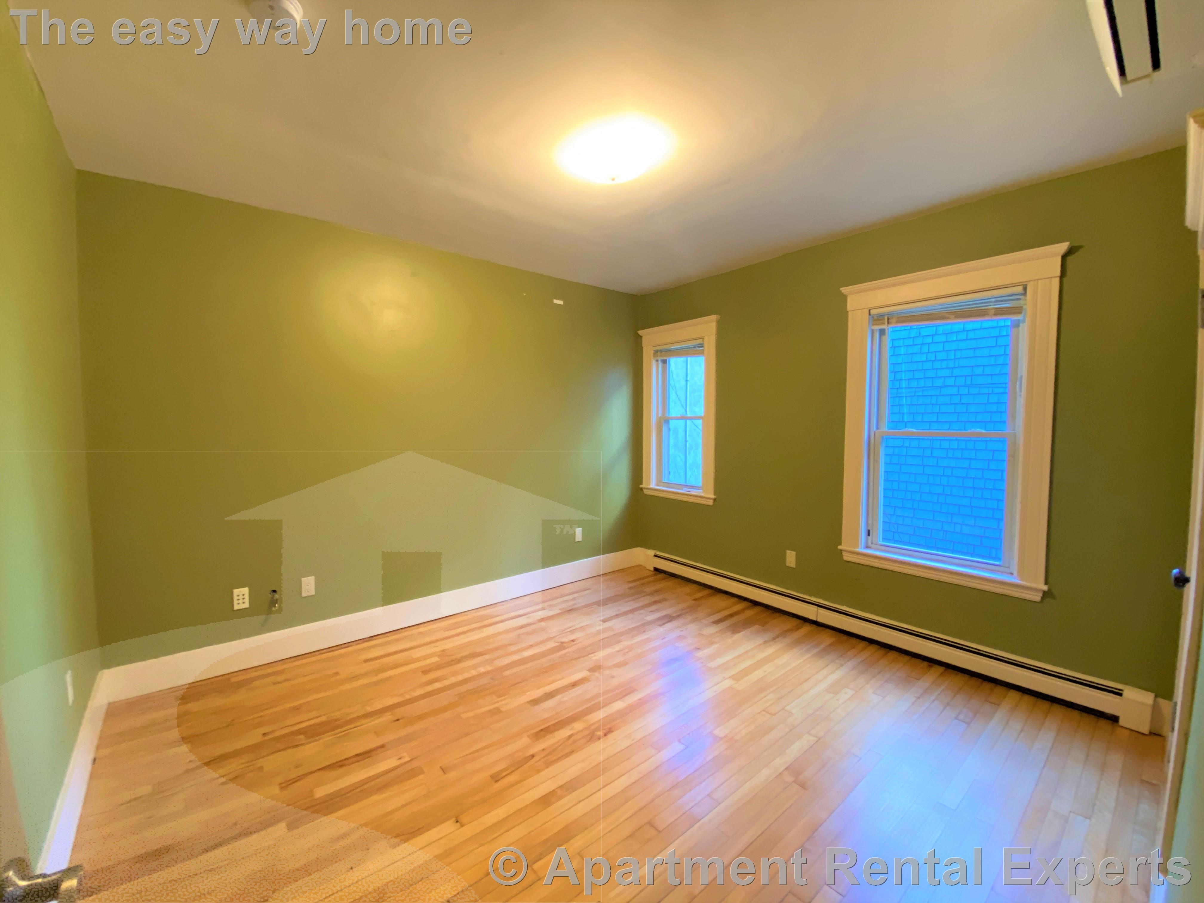 49 Russell Rd, Teele Square