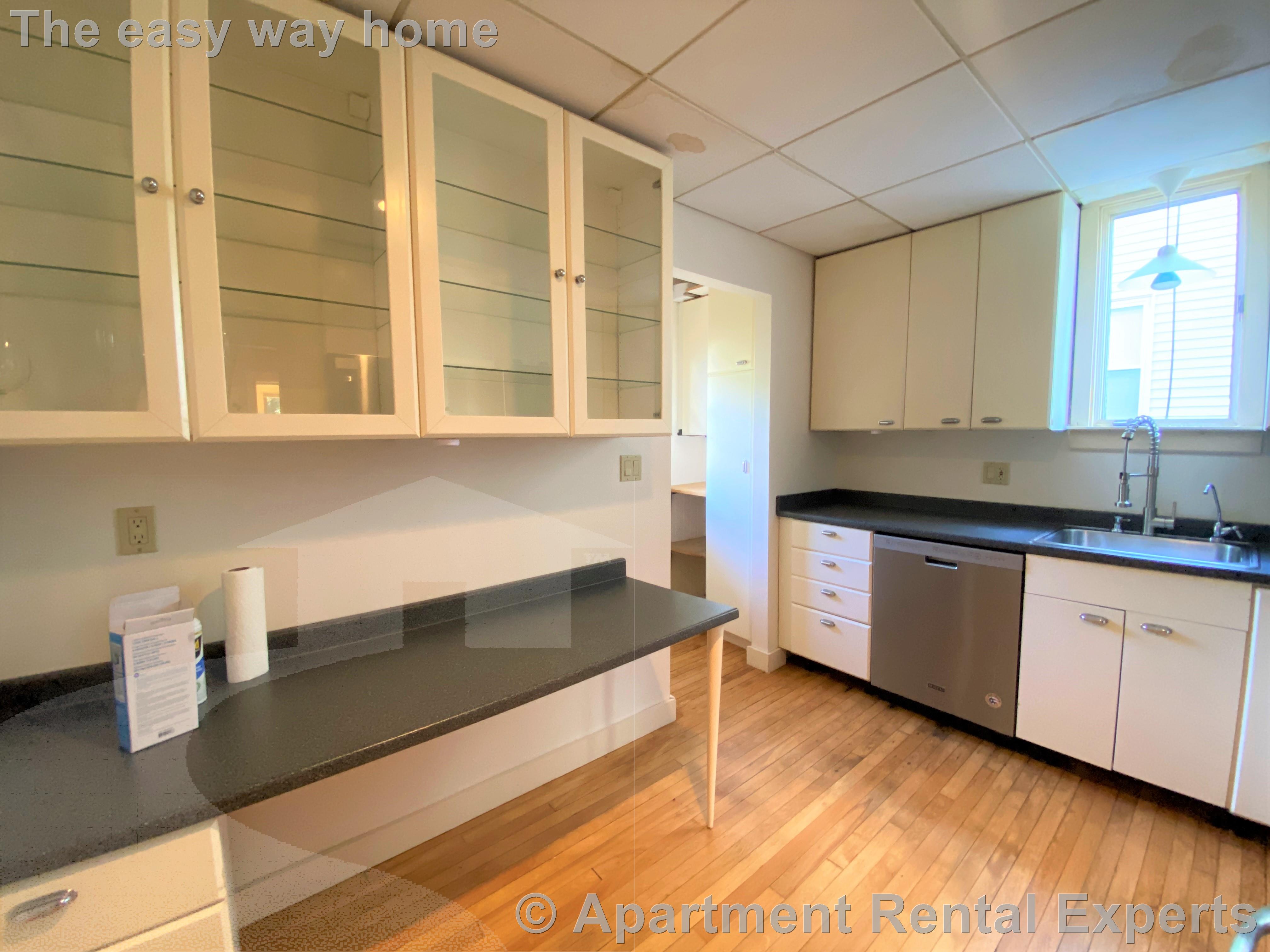 49 Russell Rd, Teele Square