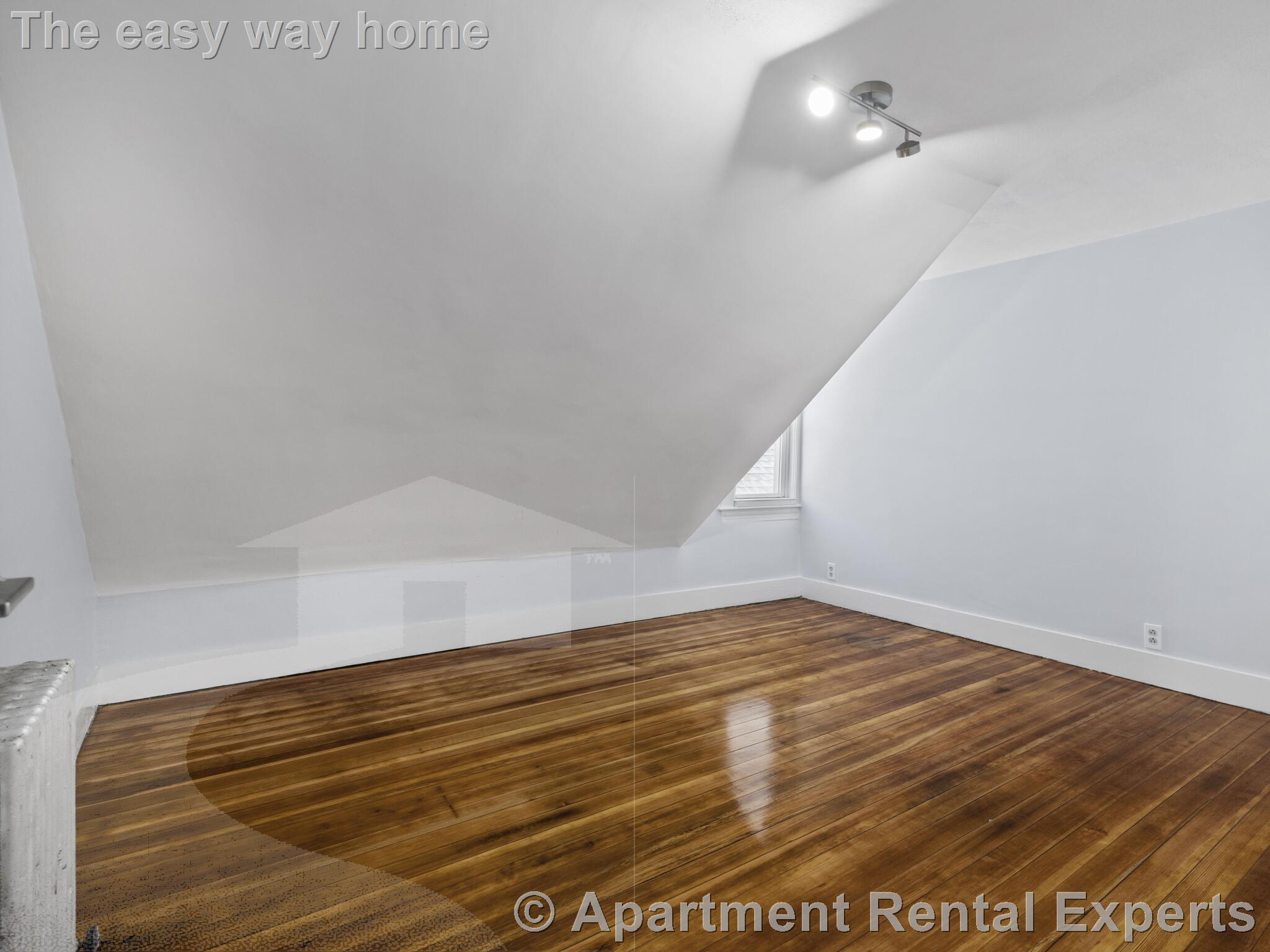 14 Windsor Rd, Tufts