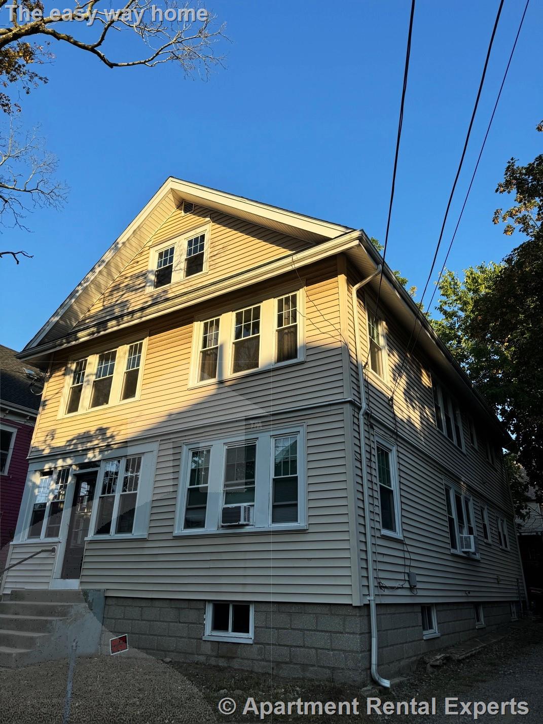 22 Harris Rd, Tufts