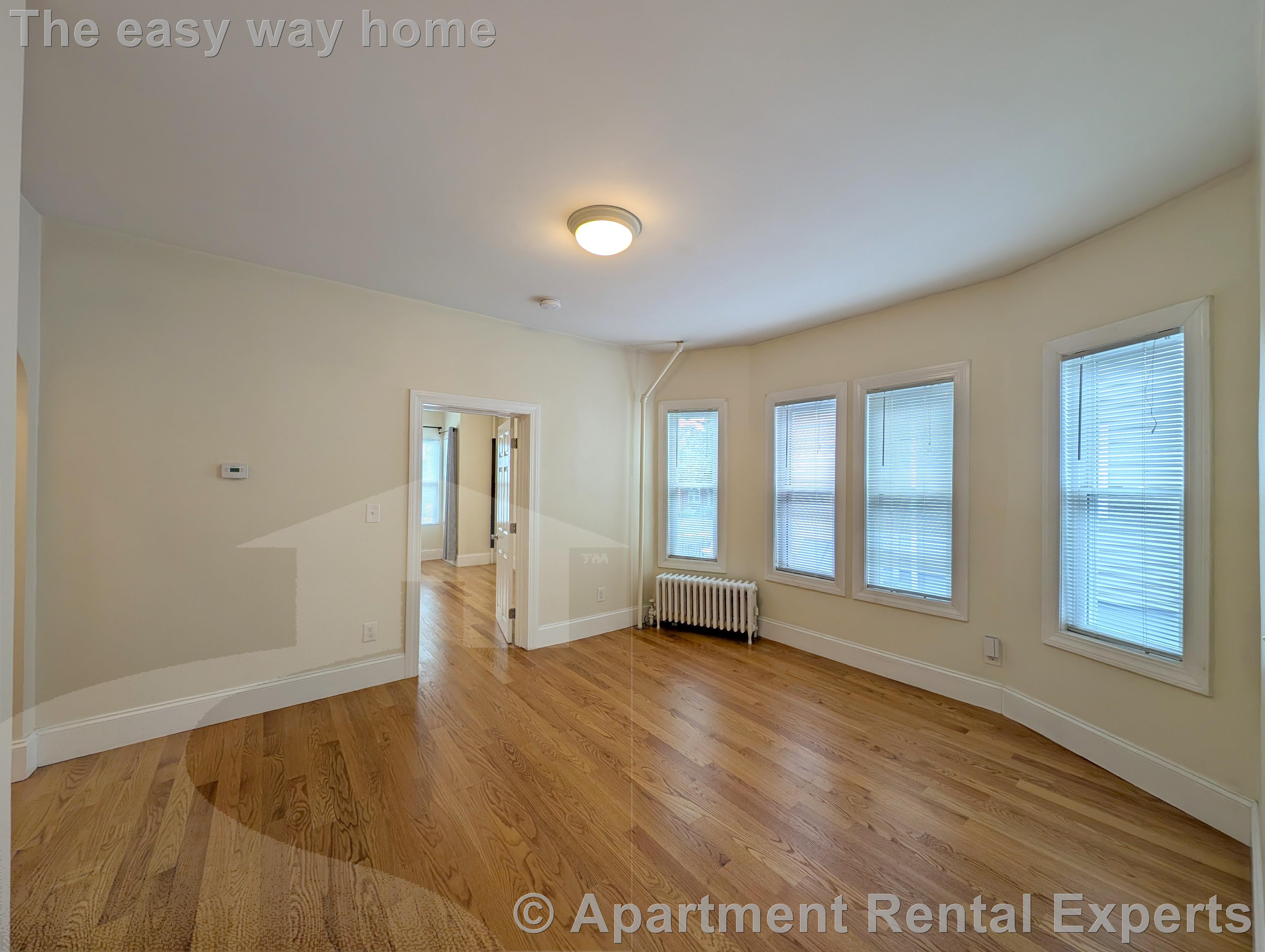 586 Main St, Magoun Square