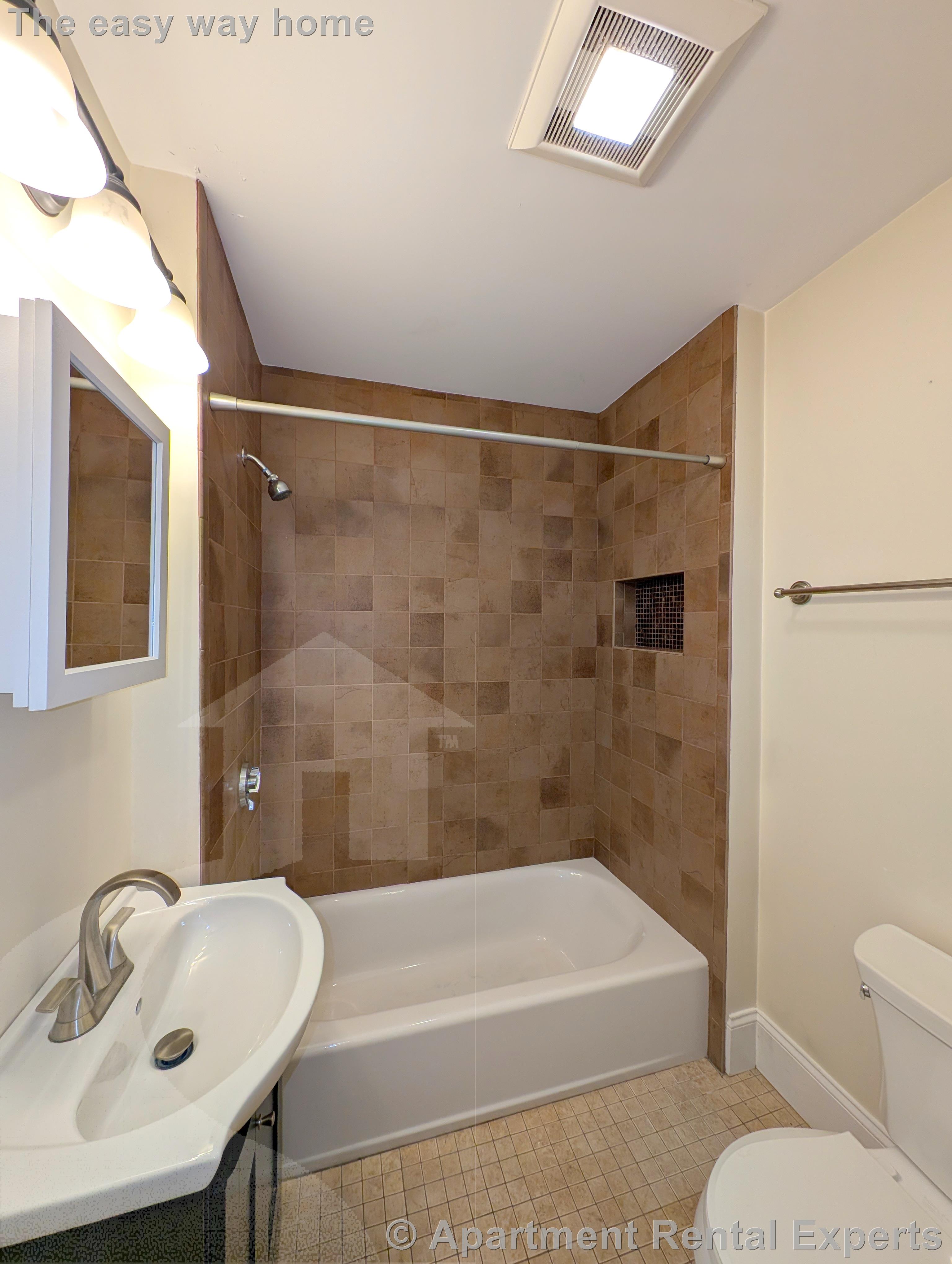 586 Main St, Magoun Square