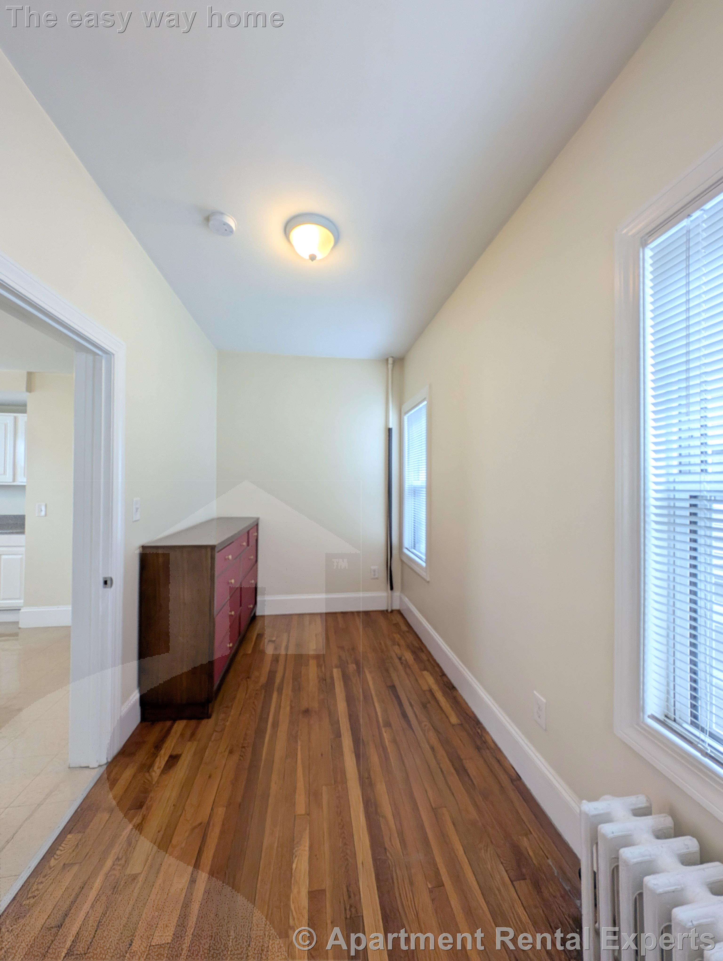 586 Main St, Magoun Square