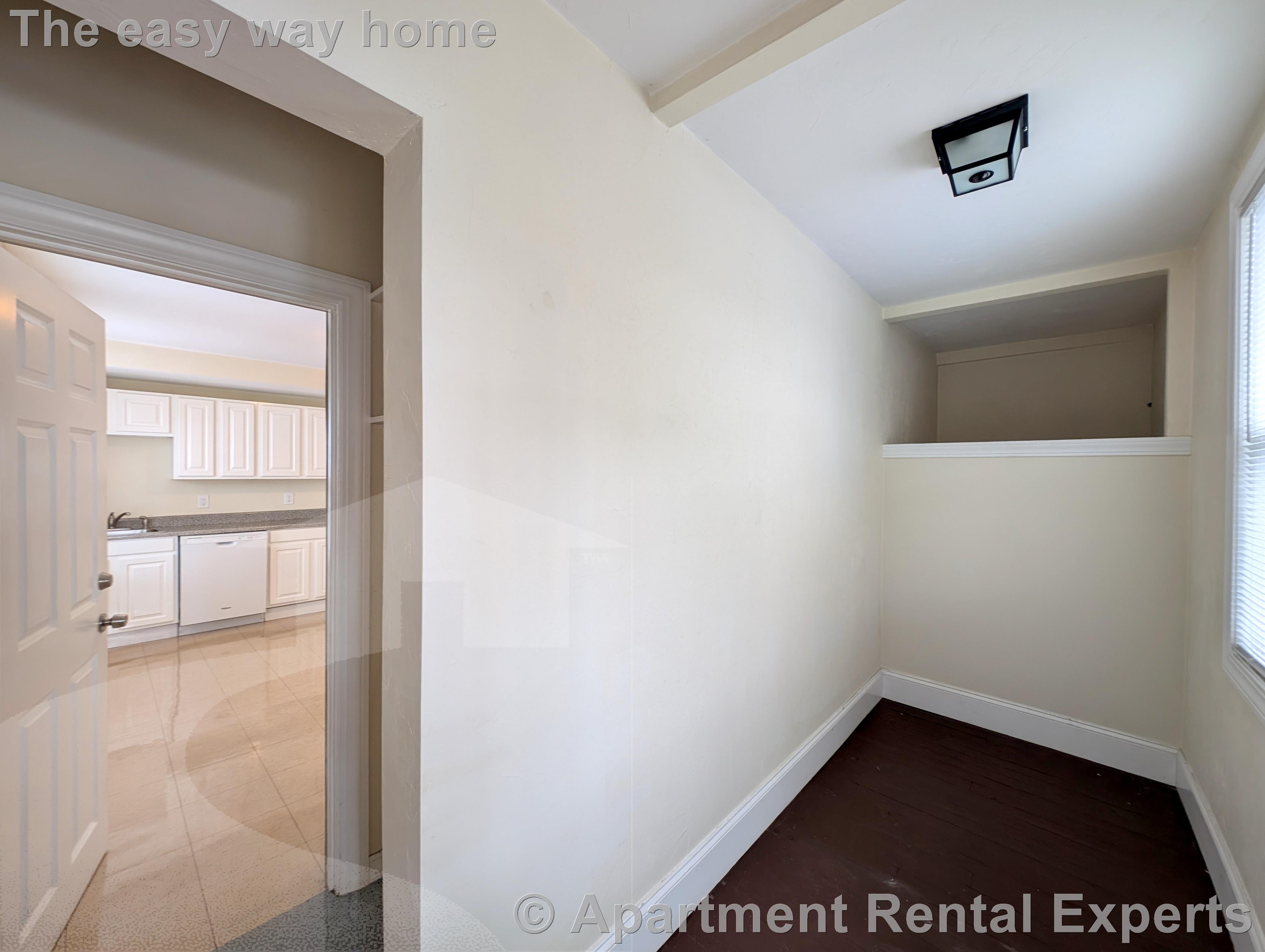 586 Main St, Magoun Square