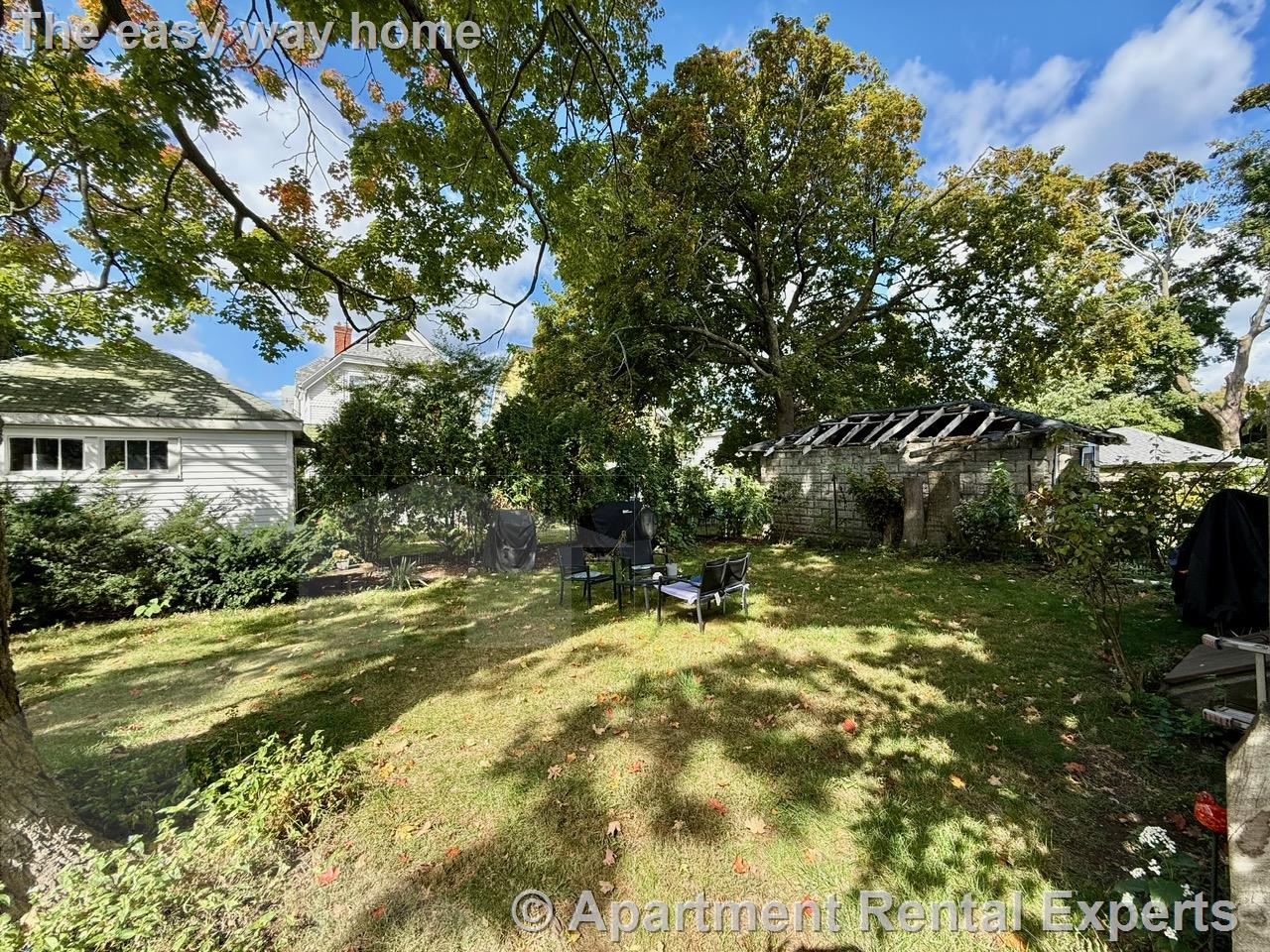 27 Hillsdale Rd, Tufts