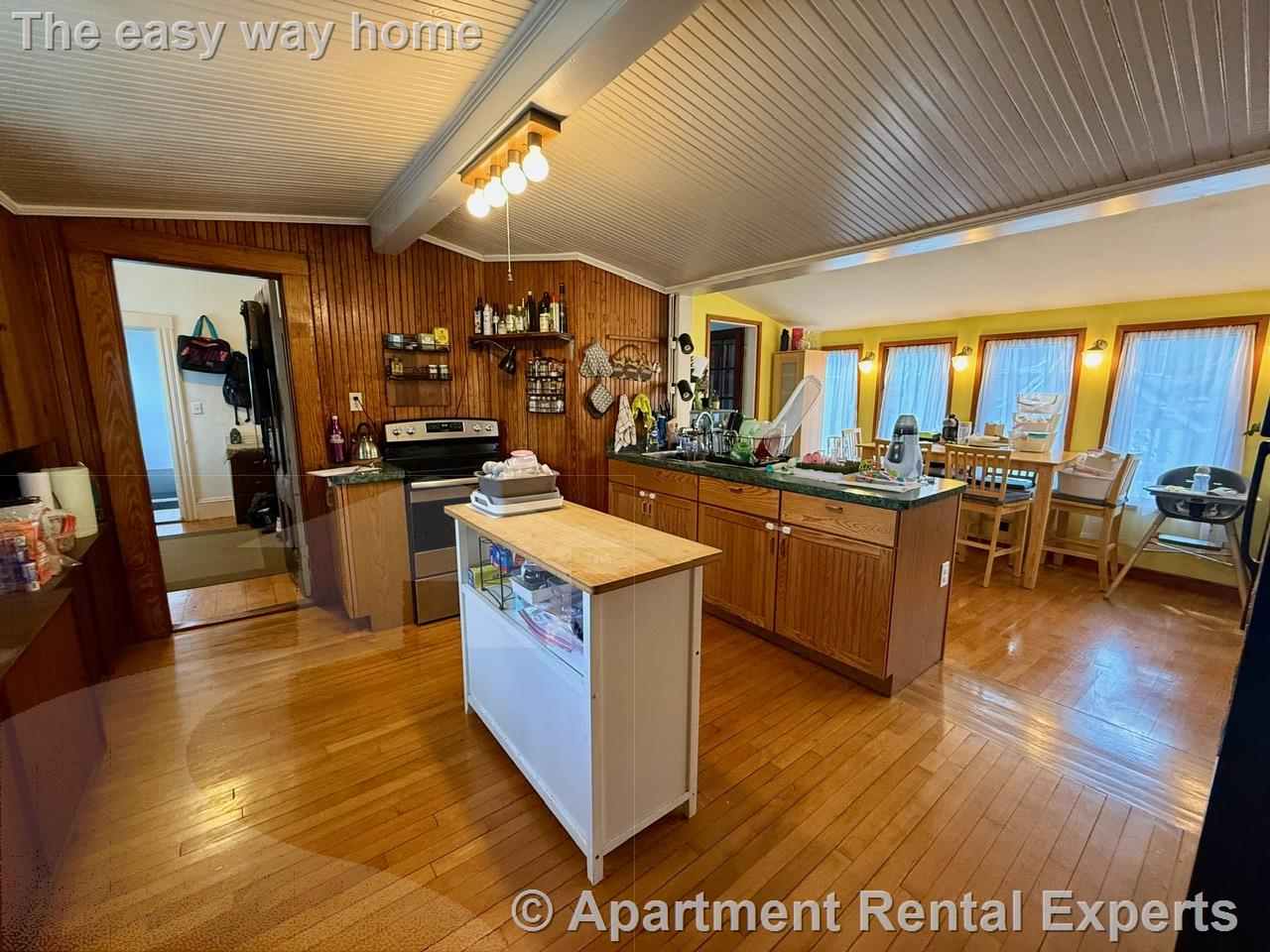 27 Hillsdale Rd, Tufts