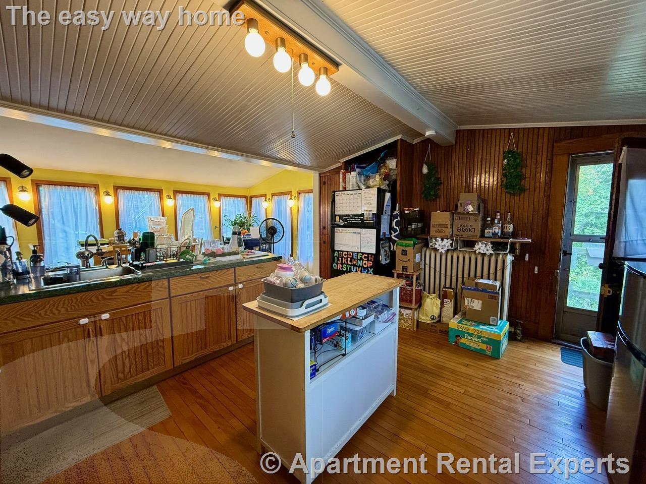 27 Hillsdale Rd, Tufts