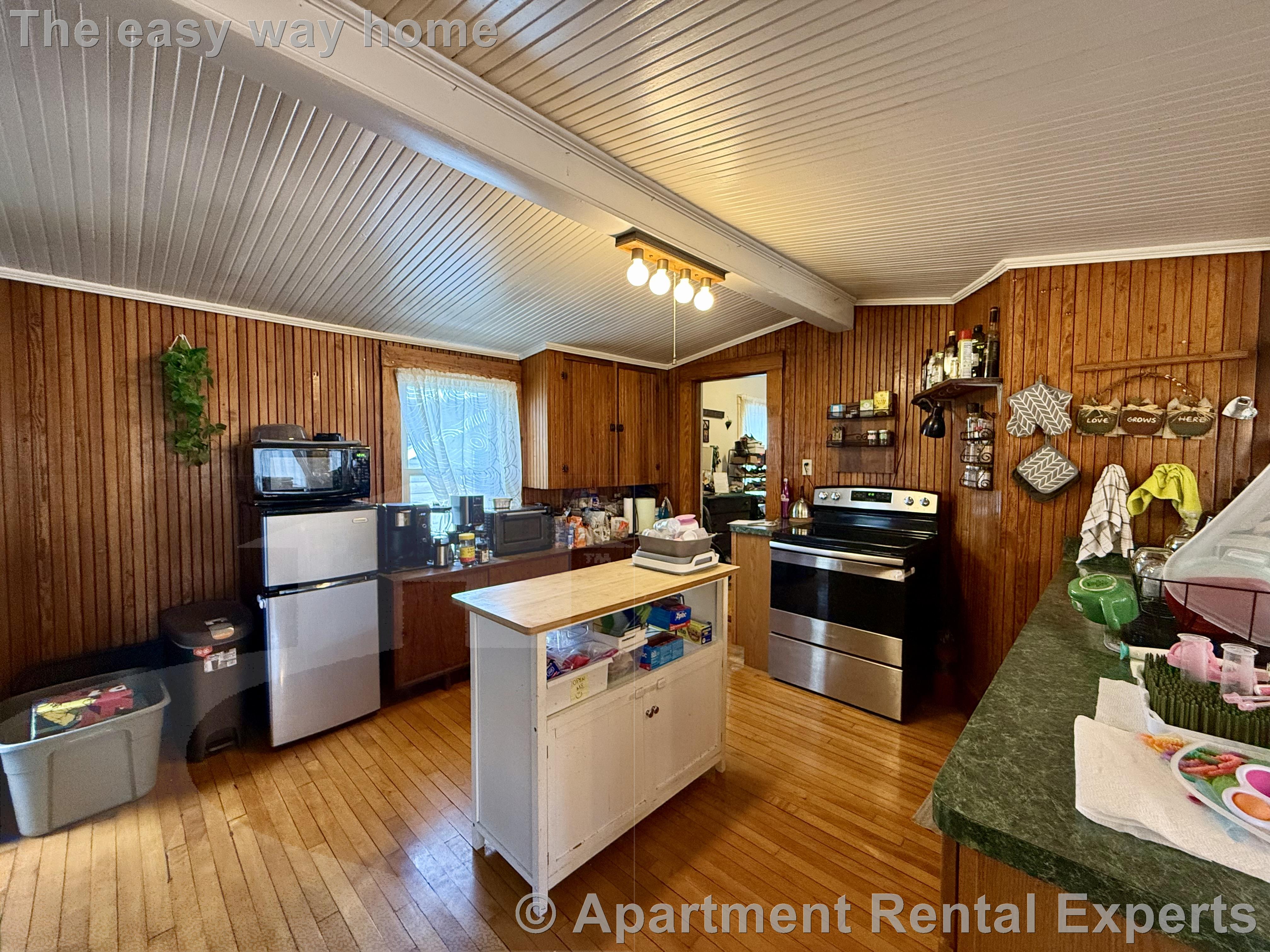 27 Hillsdale Rd, Tufts