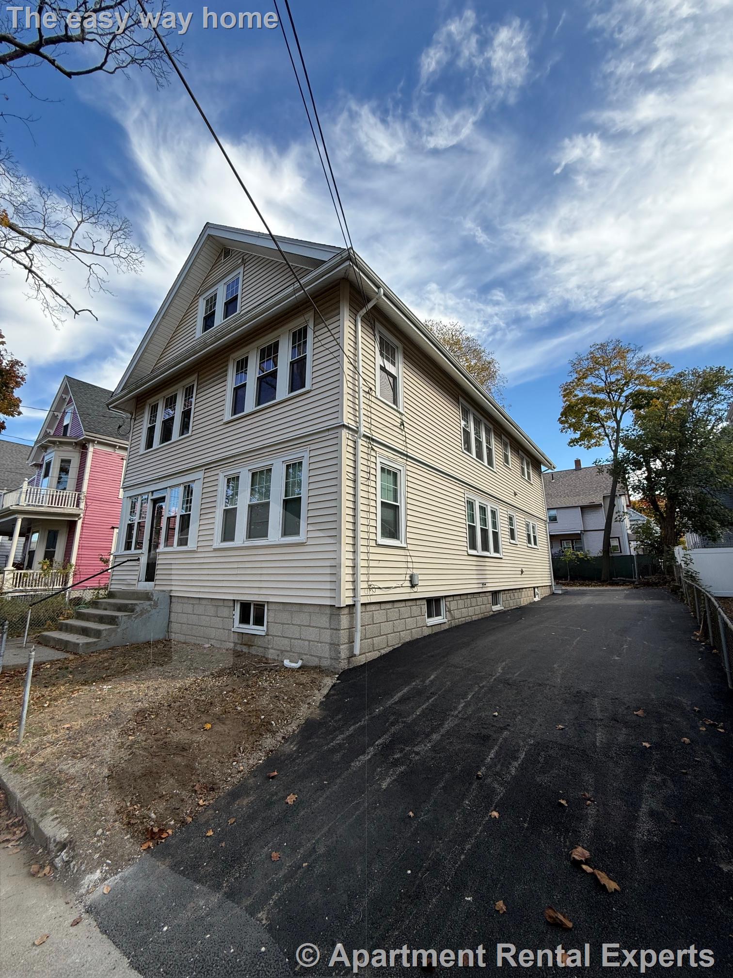 22 Harris Rd, Tufts