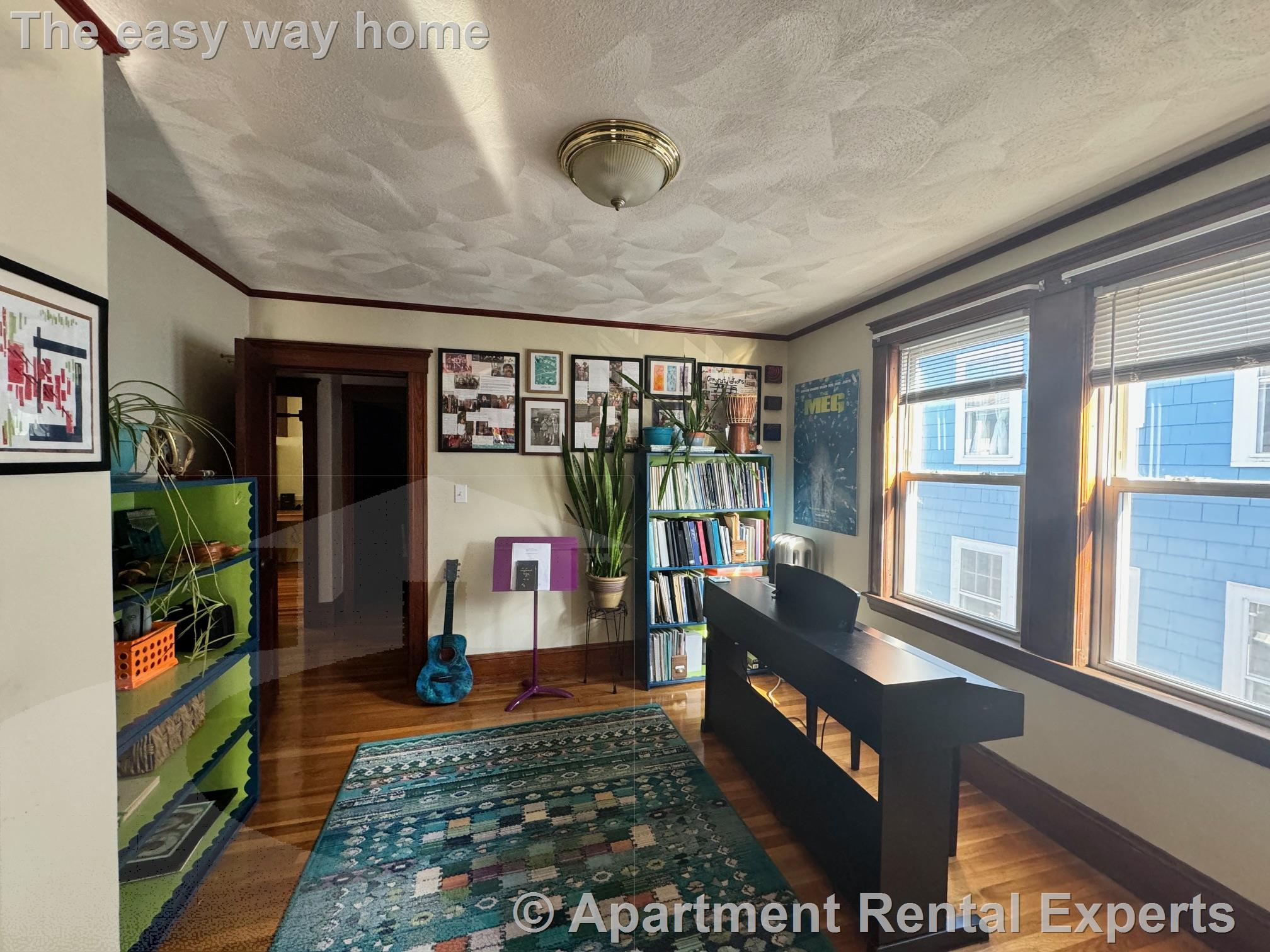 29 Sterling St, Tufts