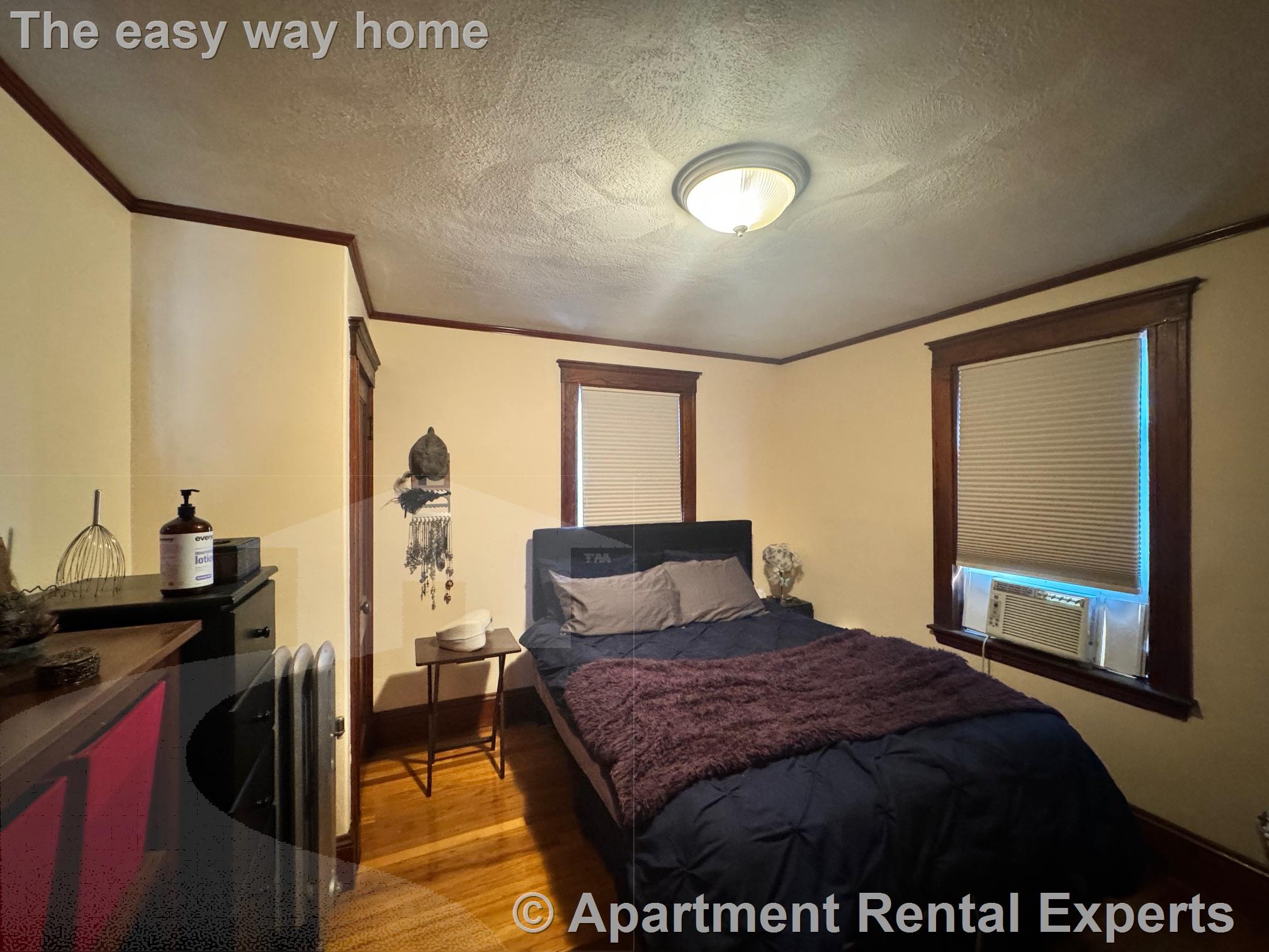 29 Sterling St, Tufts