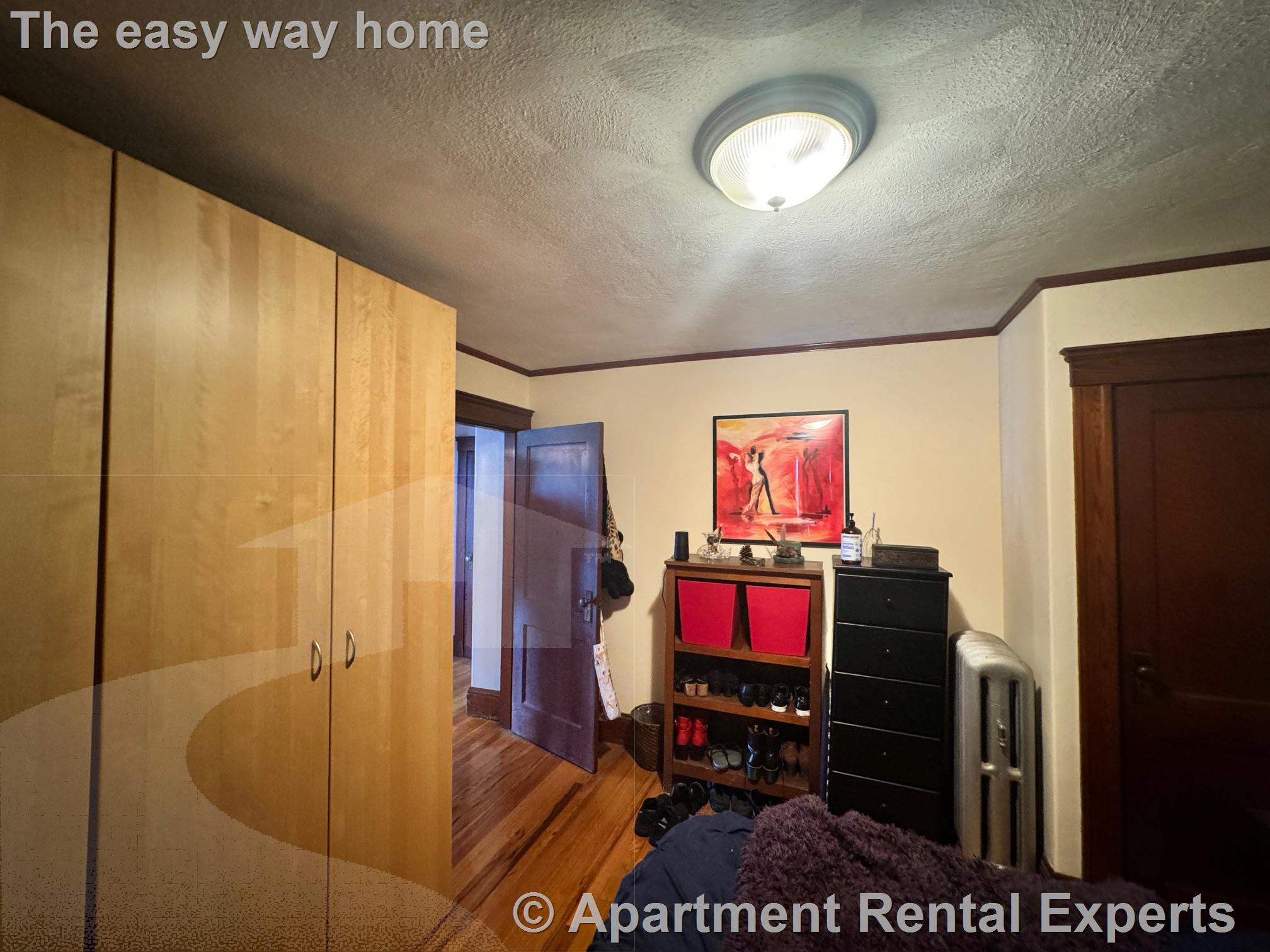 29 Sterling St, Tufts