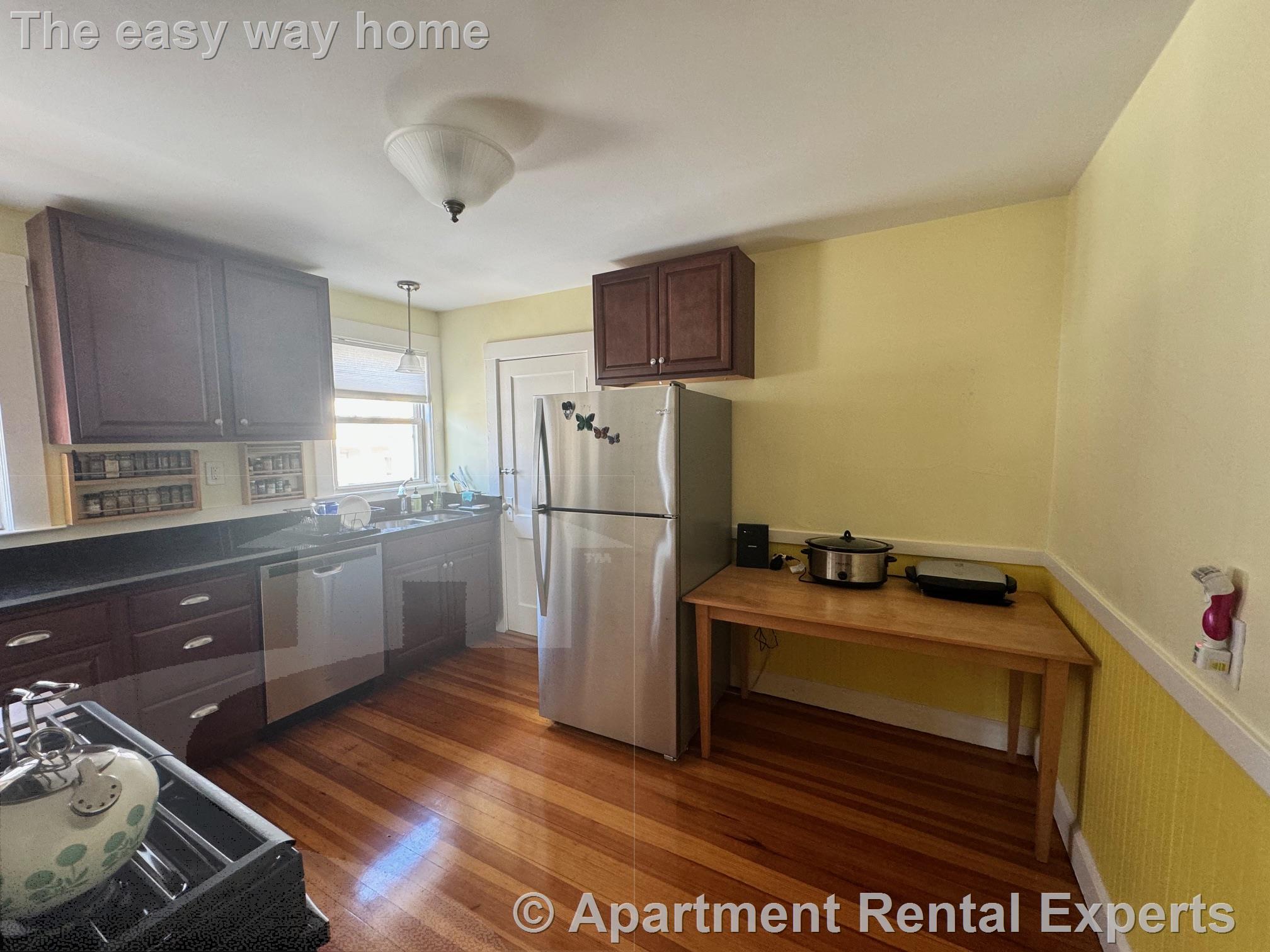 29 Sterling St, Tufts