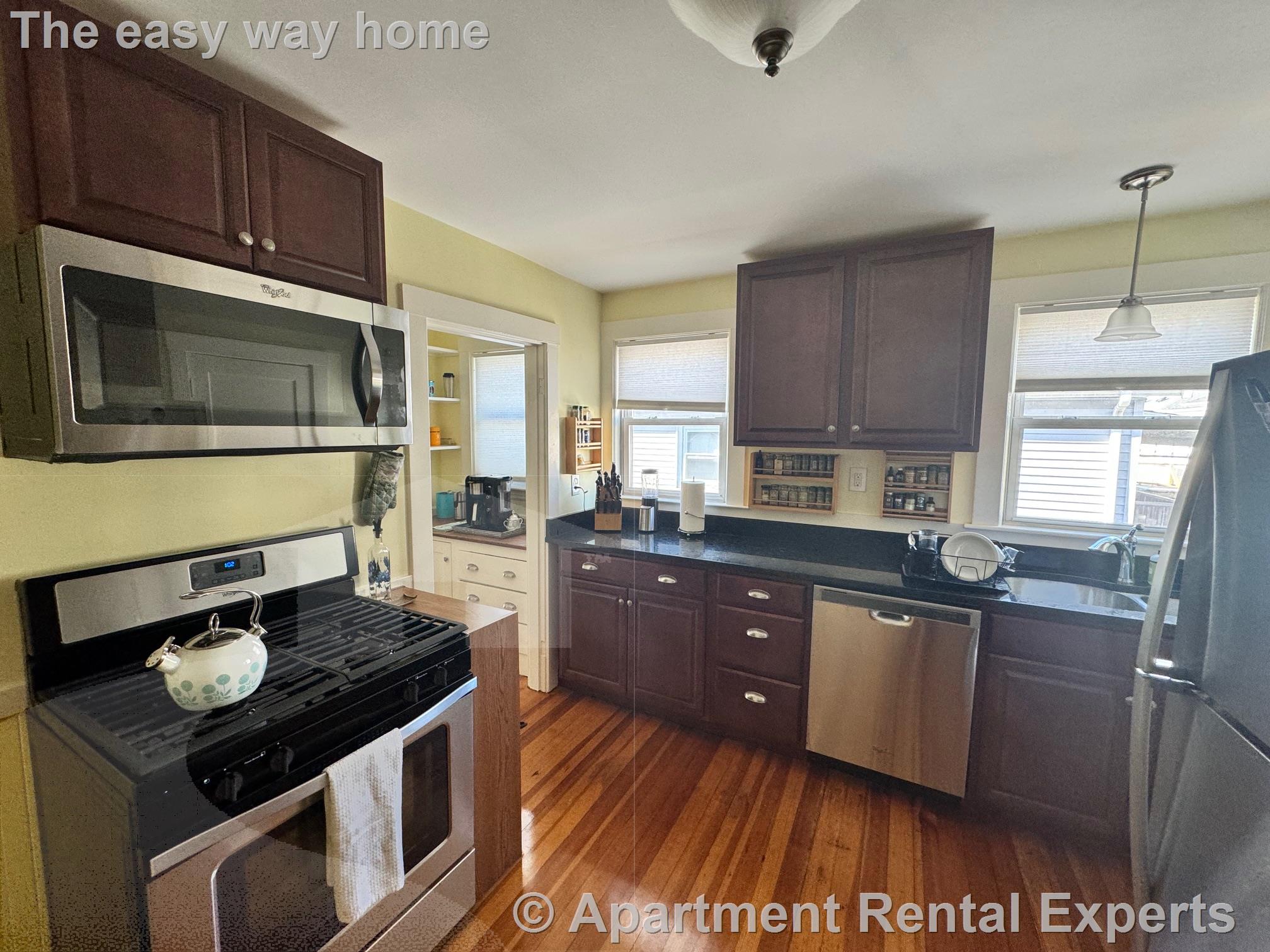 29 Sterling St, Tufts