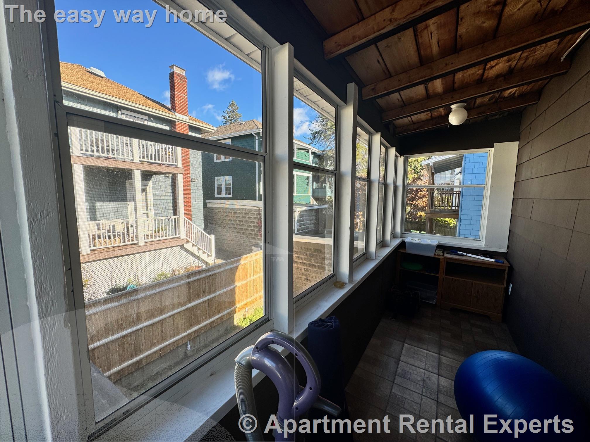 29 Sterling St, Tufts