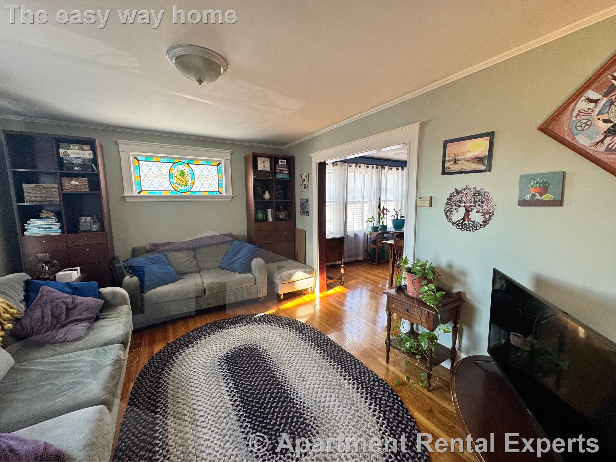 29 Sterling St, Tufts