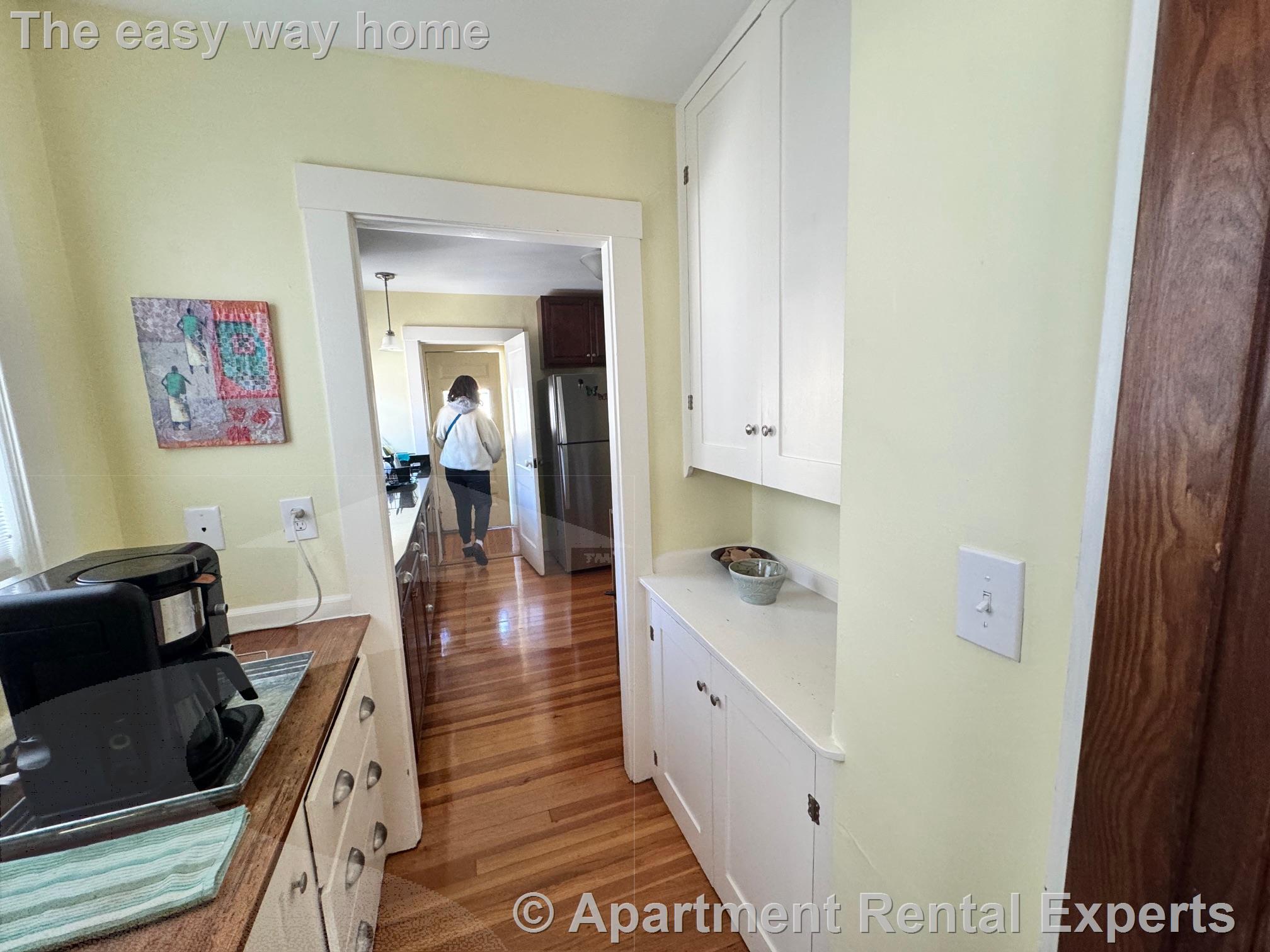 29 Sterling St, Tufts